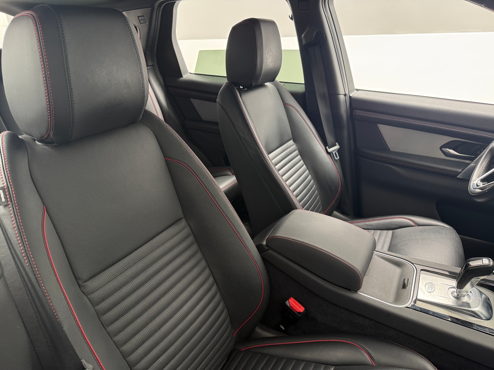 Thumbnail: 2021 Land Rover Discovery Sport - 2