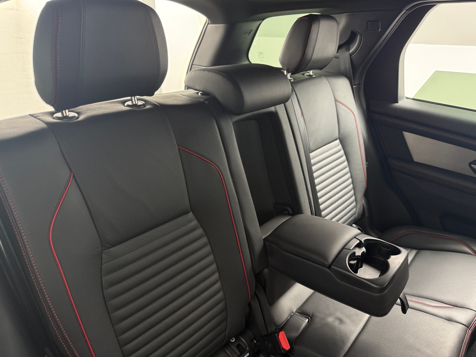 Thumbnail: 2021 Land Rover Discovery Sport - 6