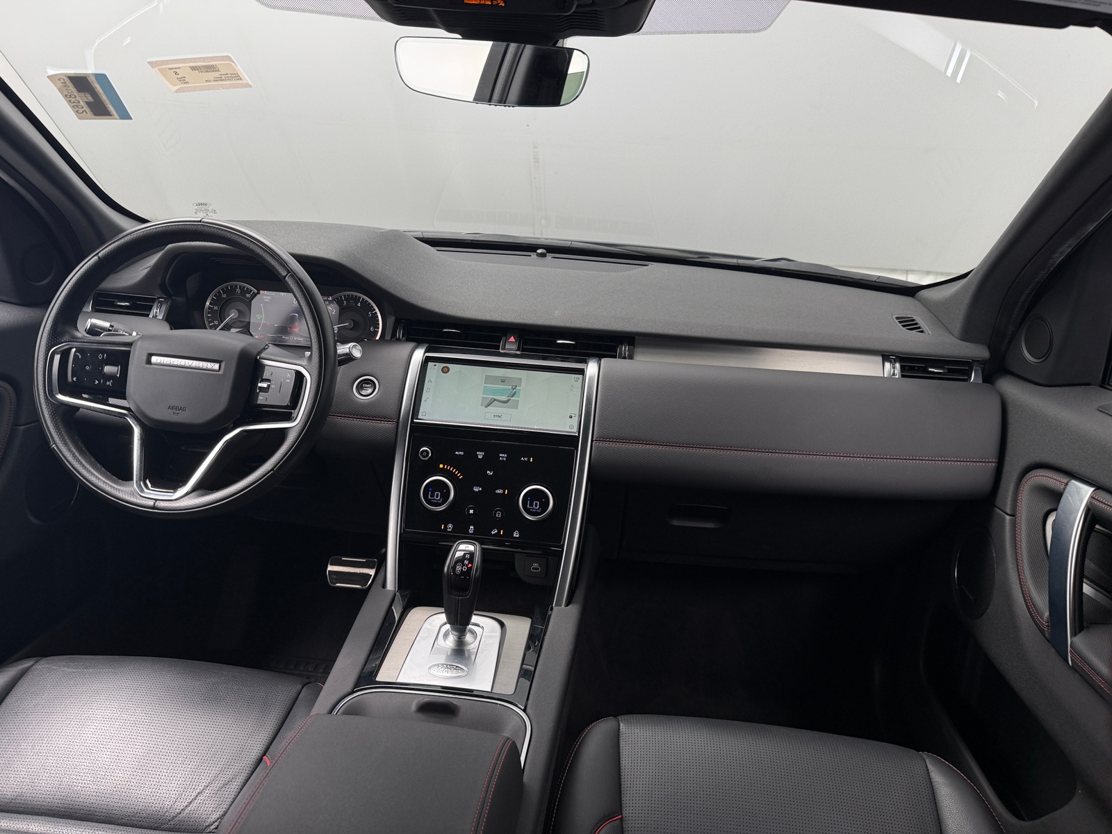 Thumbnail: 2021 Land Rover Discovery Sport - 3