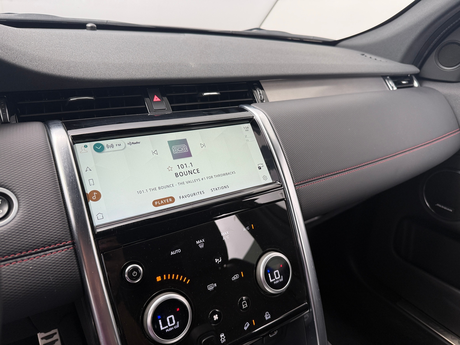 Thumbnail: 2021 Land Rover Discovery Sport - 4