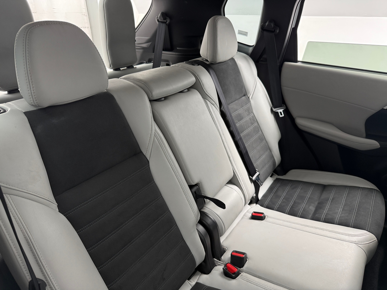 Thumbnail: 2025 Mitsubishi Outlander - 6