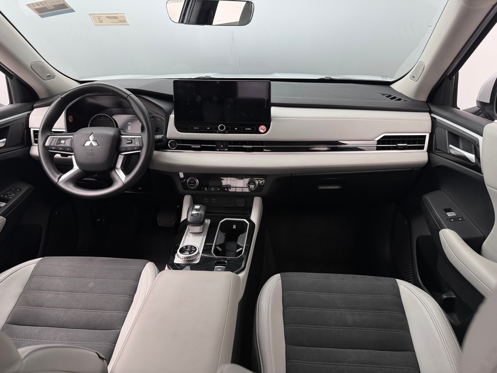 Thumbnail: 2025 Mitsubishi Outlander - 3