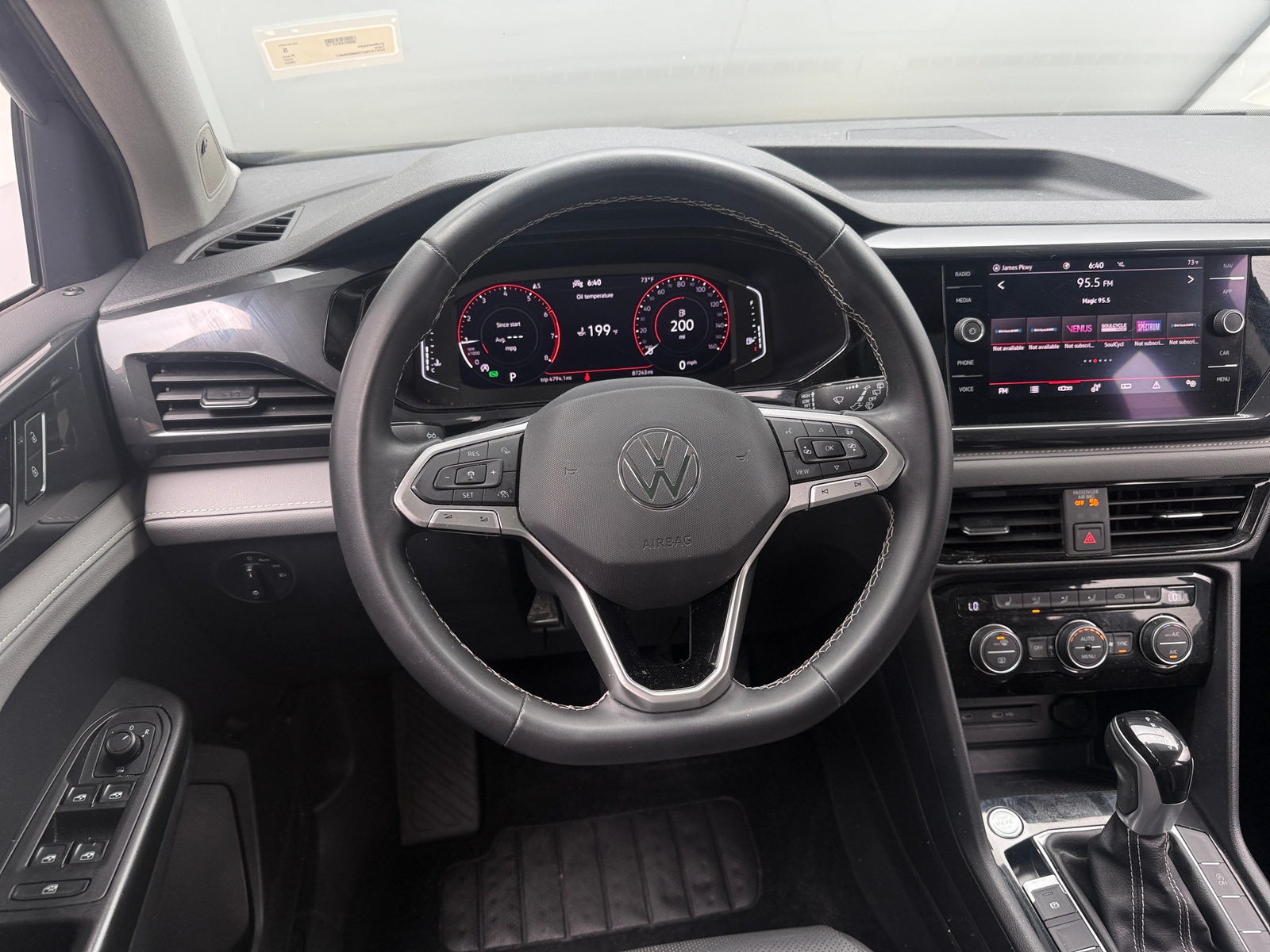 Thumbnail: 2022 Volkswagen Taos - 4
