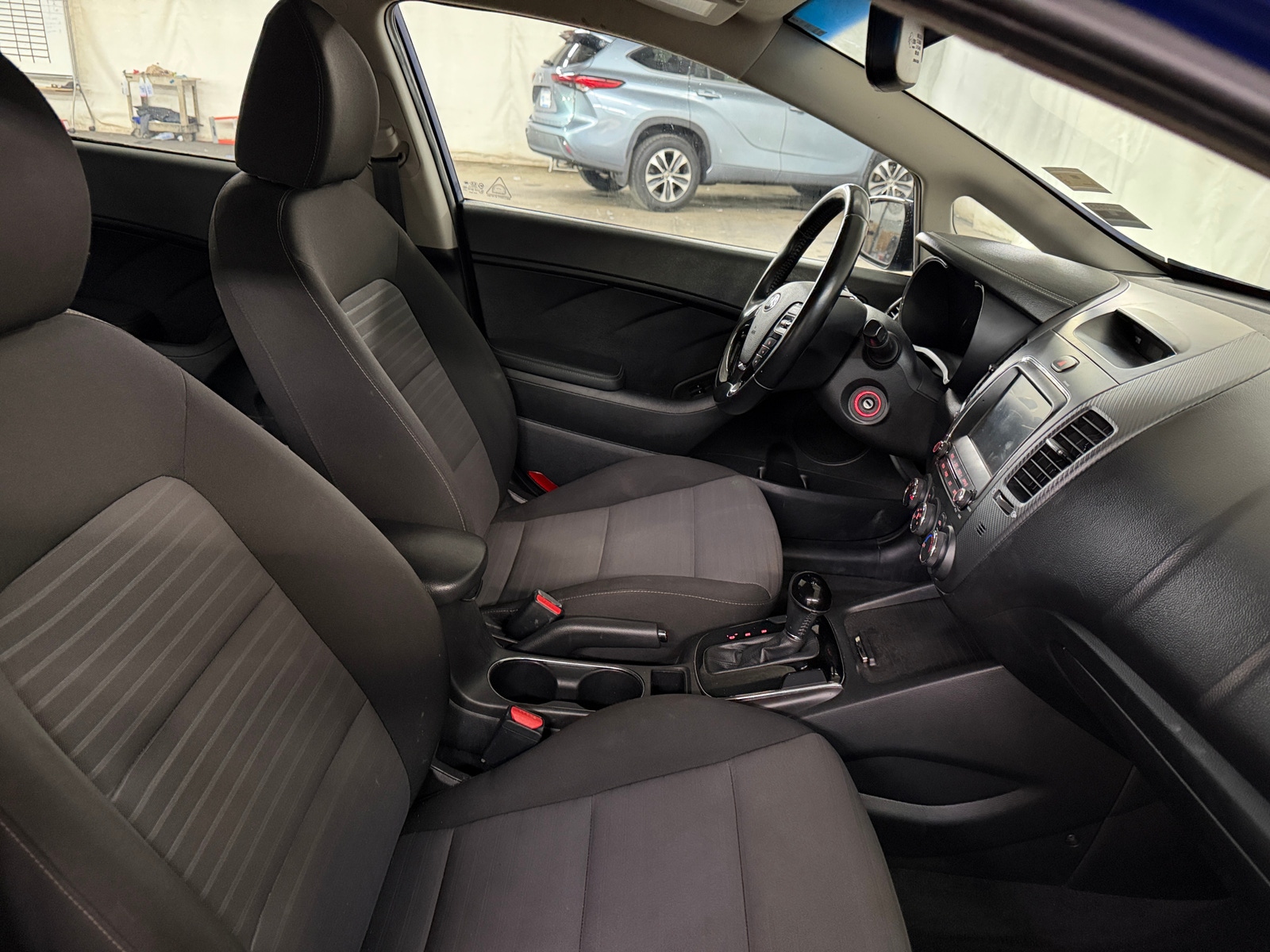 Thumbnail: 2017 Kia Forte - 2