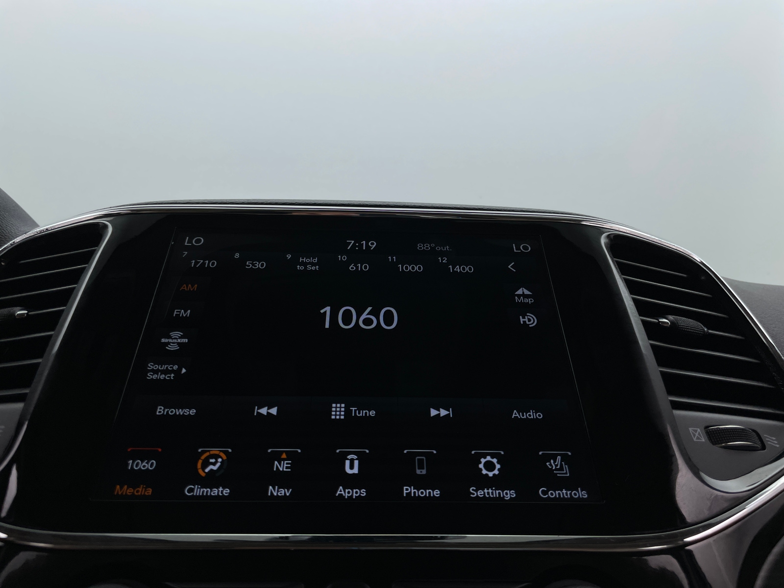 Thumbnail: 2021 Jeep Grand Cherokee - 3