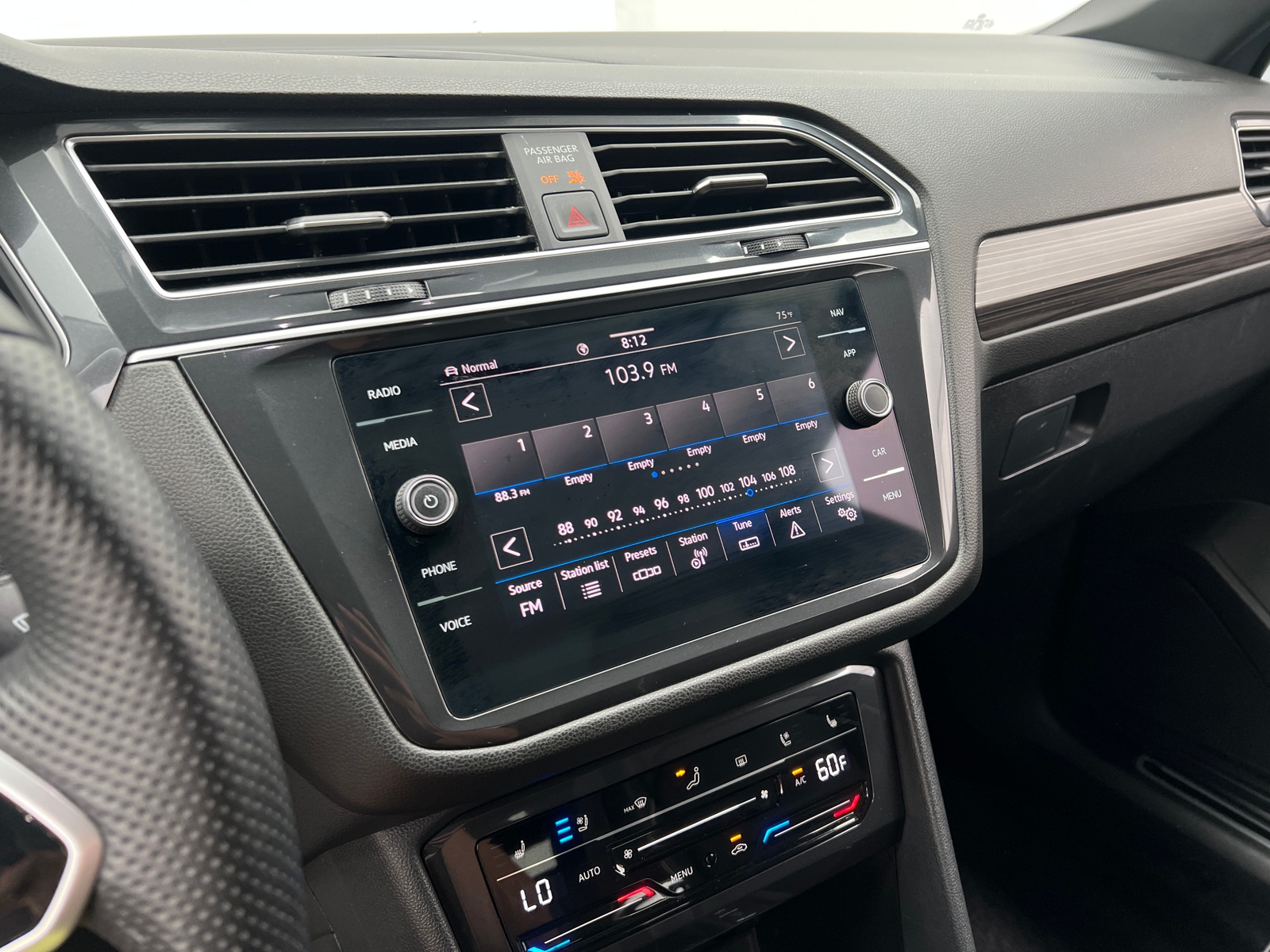 Thumbnail: 2024 Volkswagen Tiguan - 4