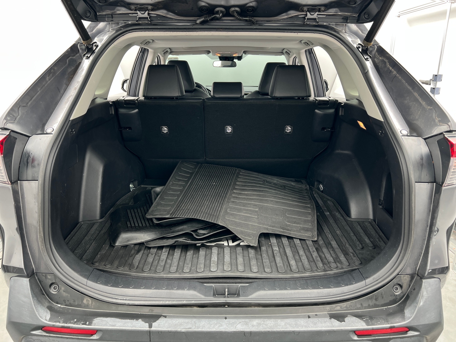 Thumbnail: 2019 Toyota RAV4 - 6
