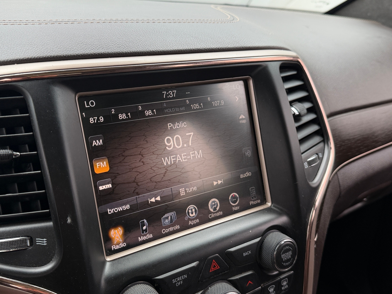 Thumbnail: 2015 Jeep Grand Cherokee - 3