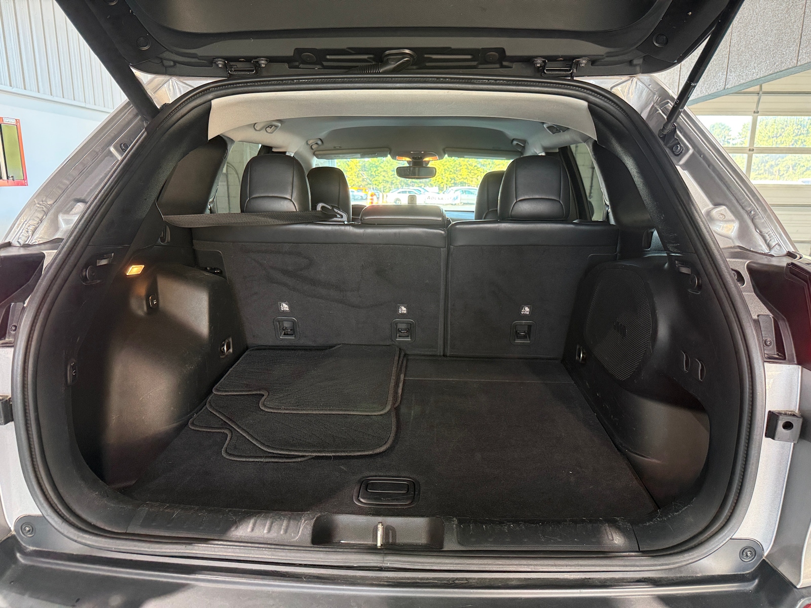 Thumbnail: 2019 Jeep Cherokee - 6