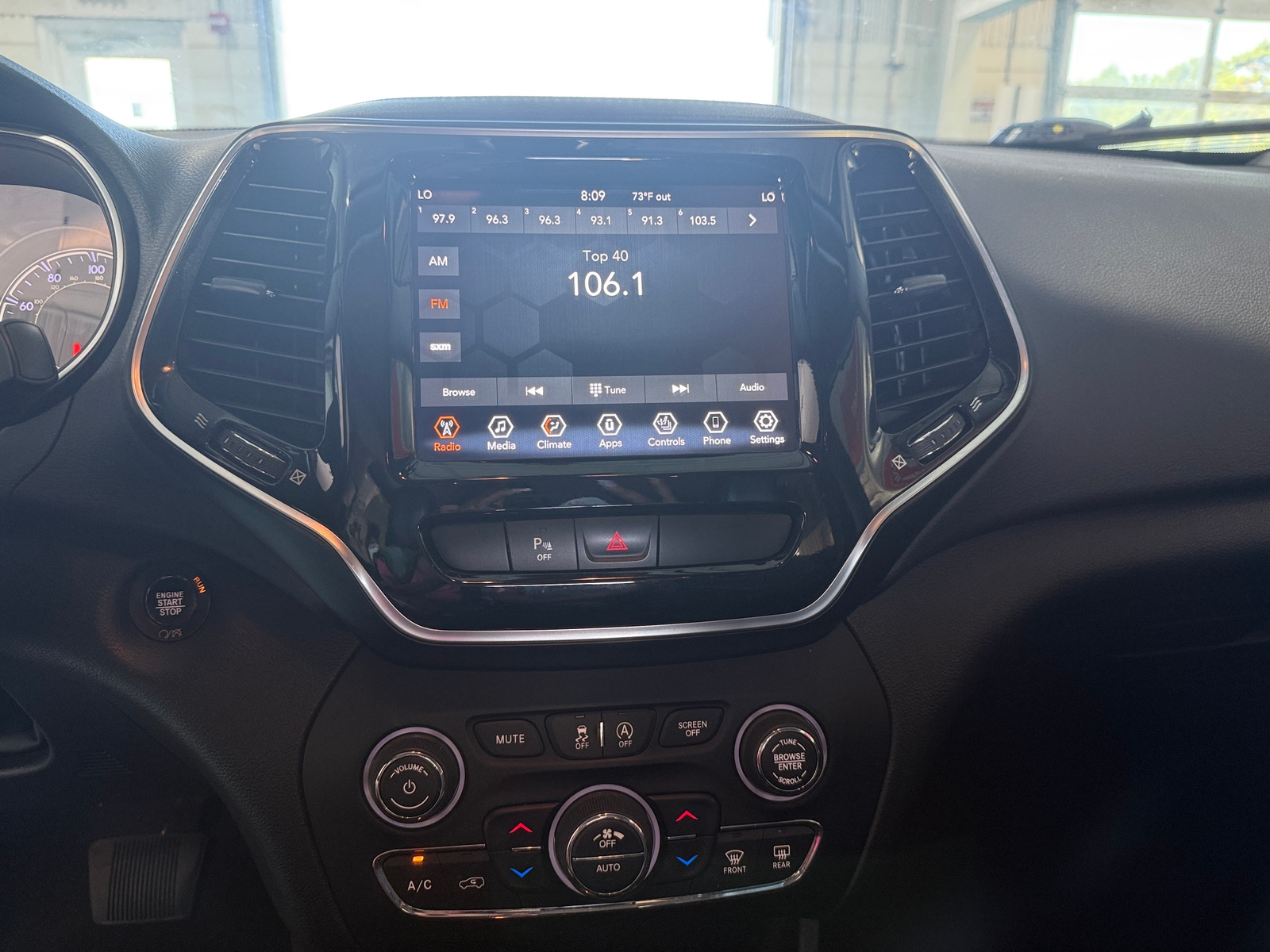 Thumbnail: 2019 Jeep Cherokee - 3