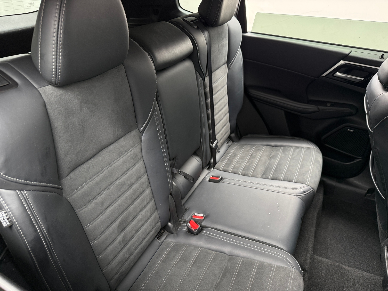 Thumbnail: 2025 Mitsubishi Outlander - 5