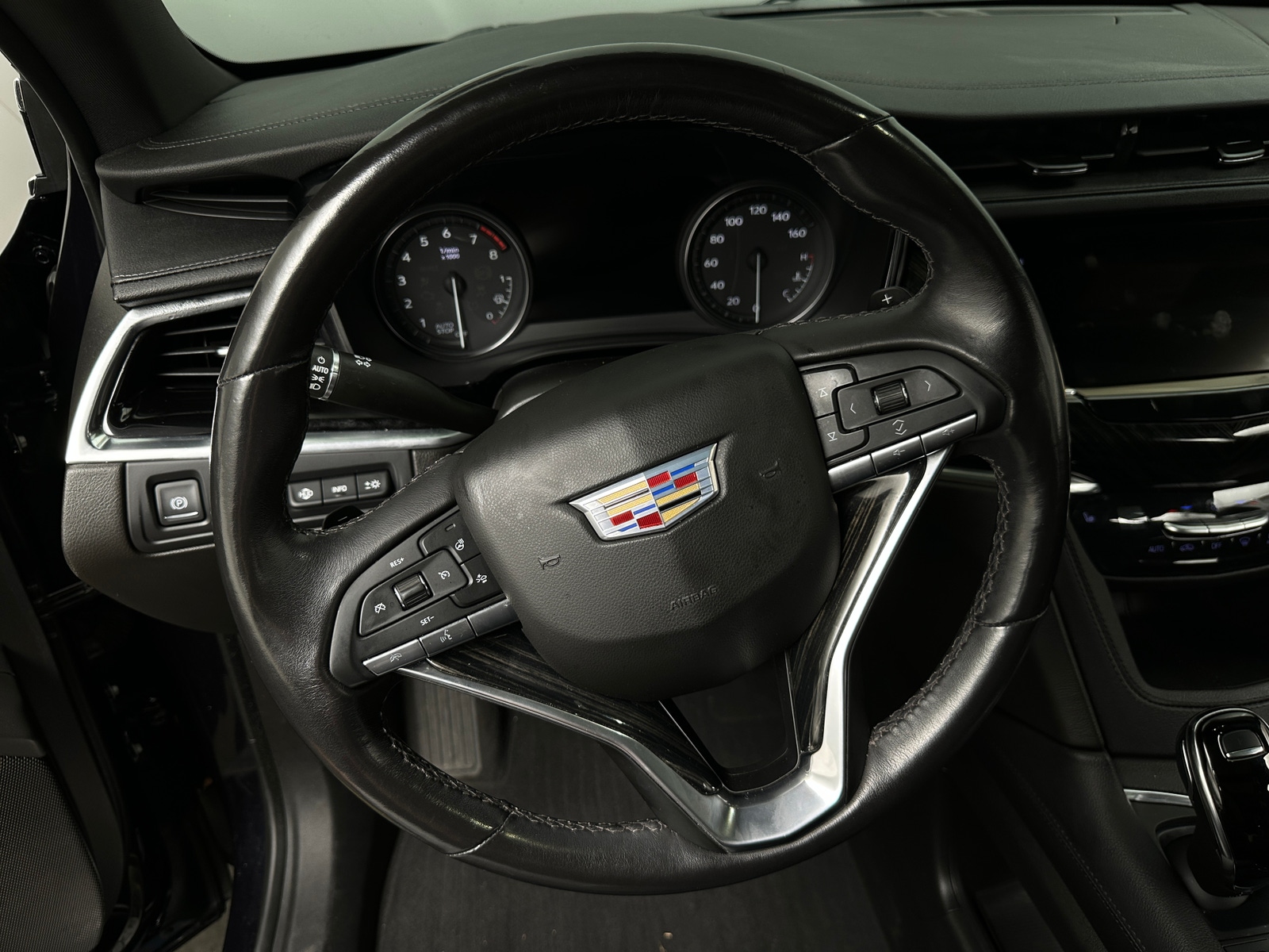 Thumbnail: 2022 Cadillac XT6 - 4