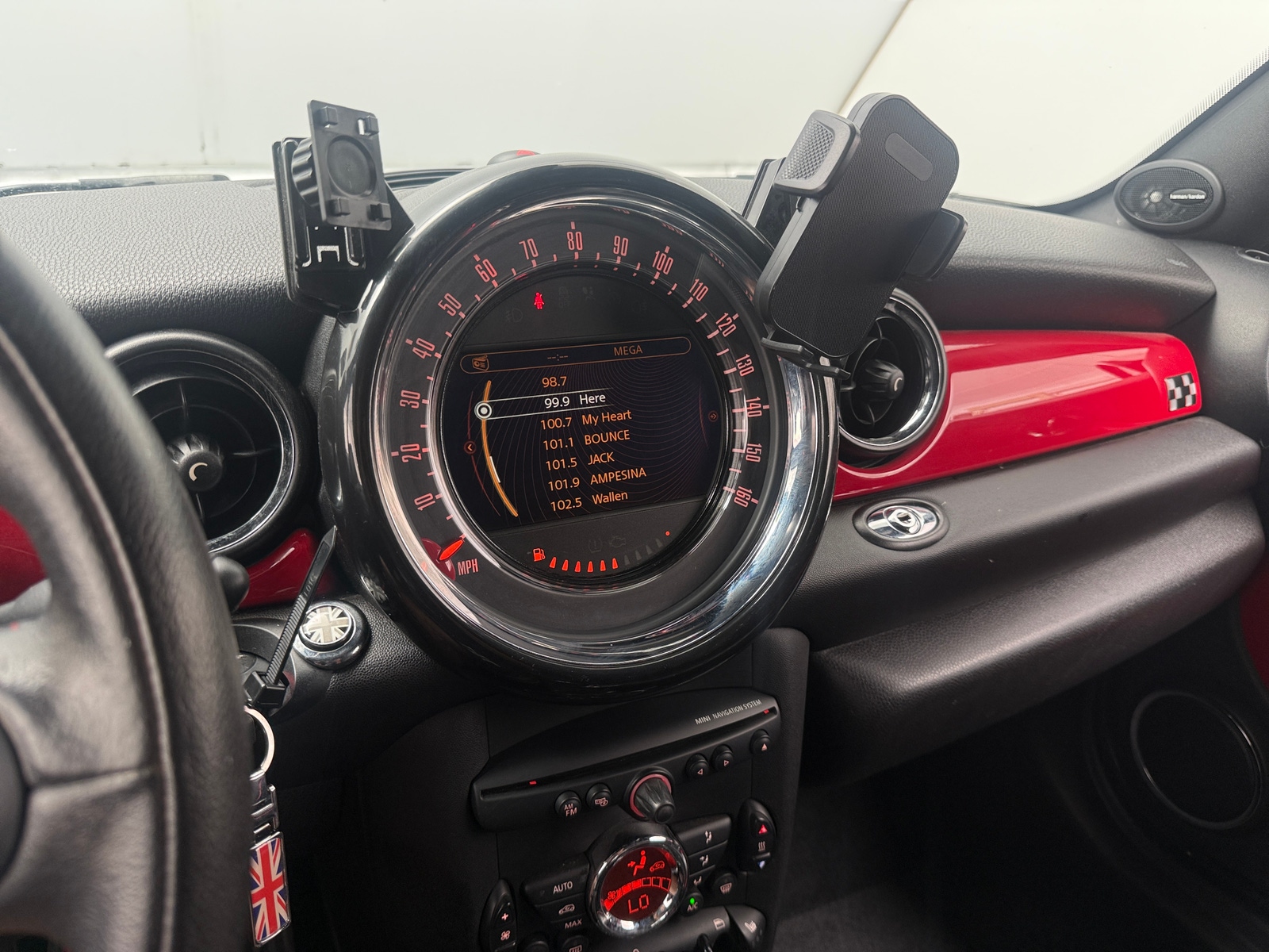 Thumbnail: 2012 MINI Cooper Roadster - 4