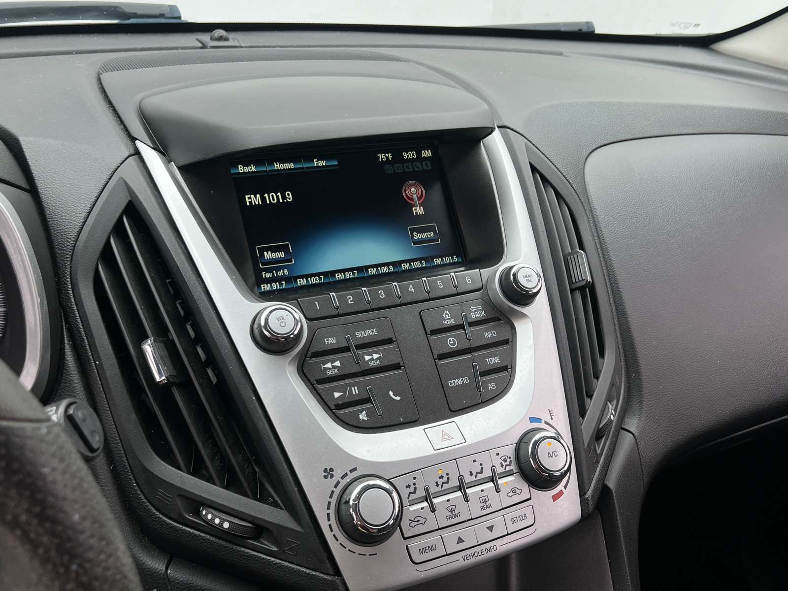 Thumbnail: 2017 Chevrolet Equinox - 4