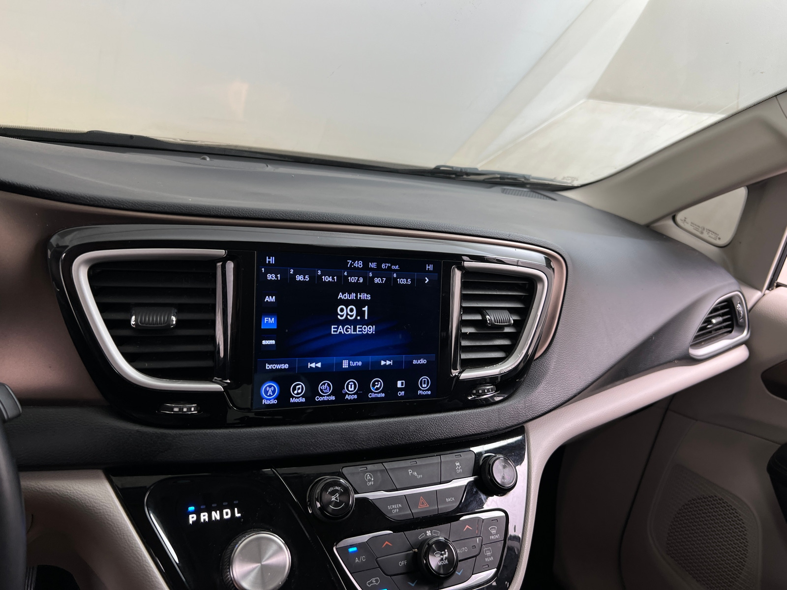 Thumbnail: 2017 Chrysler Pacifica - 3
