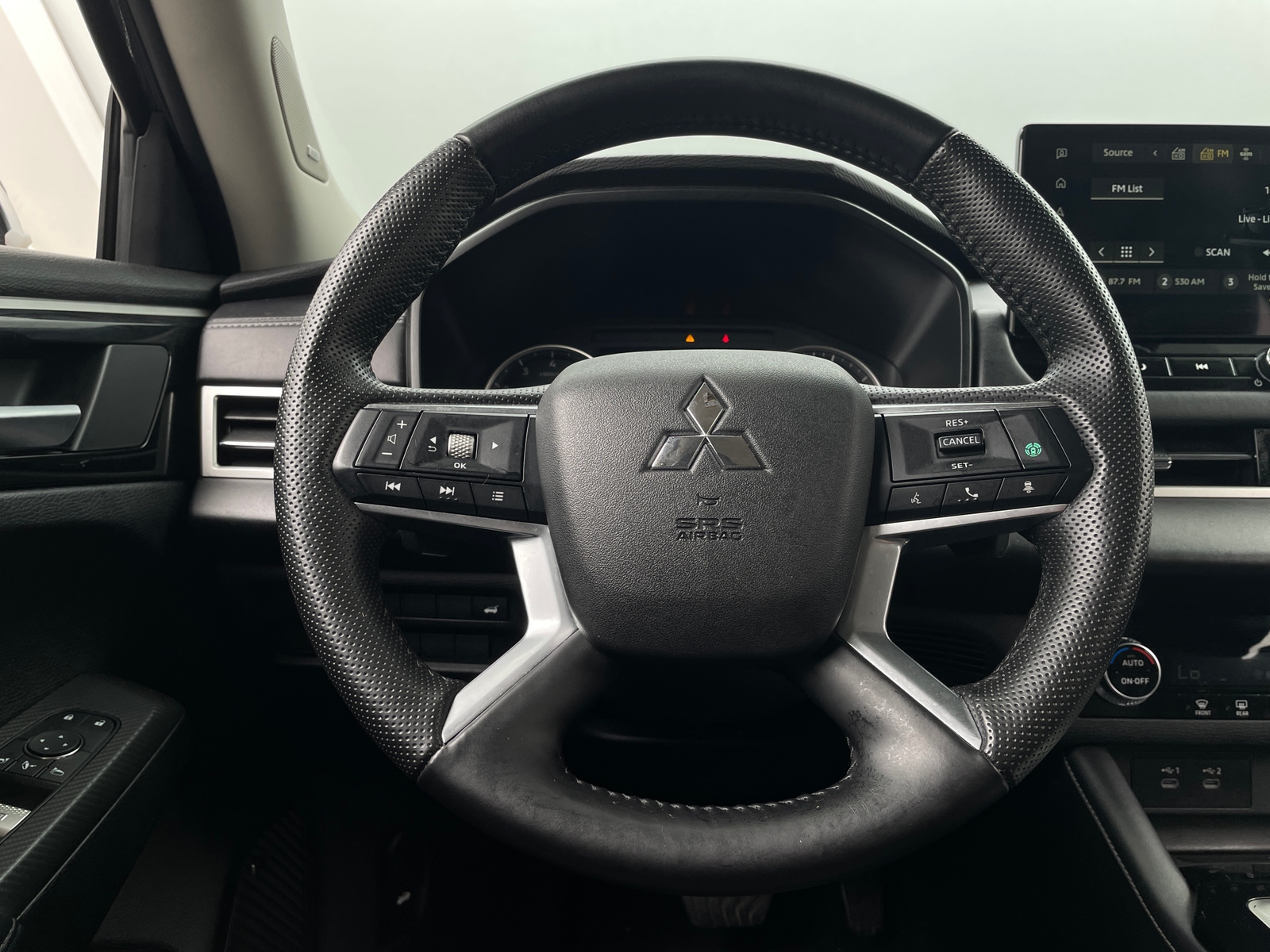 Thumbnail: 2025 Mitsubishi Outlander - 5