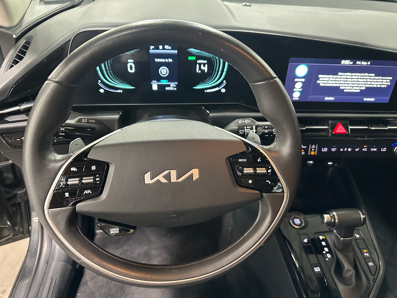 Thumbnail: 2023 Kia Niro - 4
