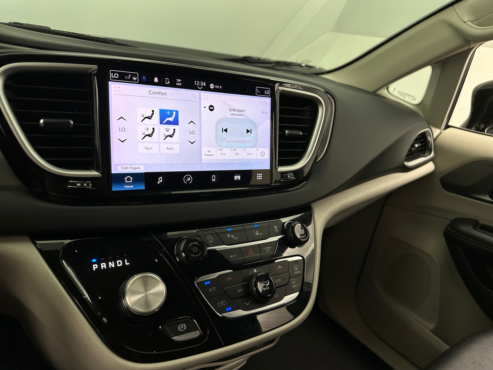Thumbnail: 2024 Chrysler Pacifica - 3