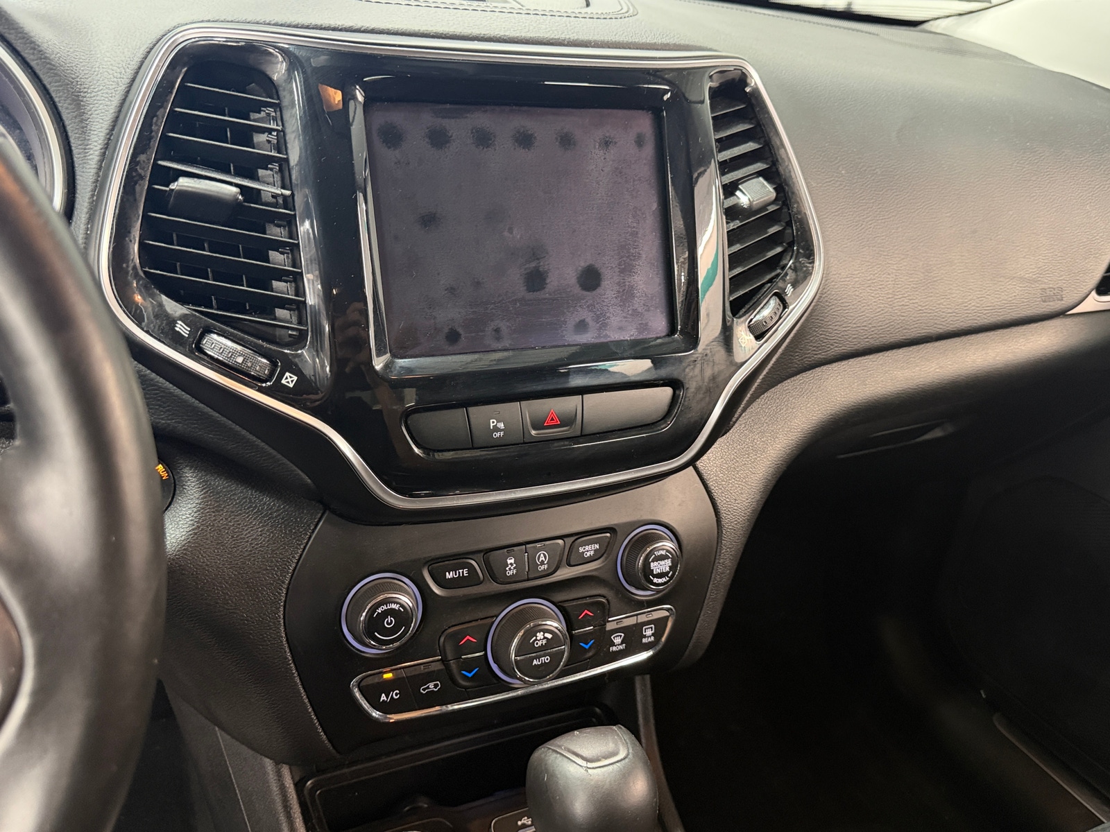 Thumbnail: 2019 Jeep Cherokee - 3