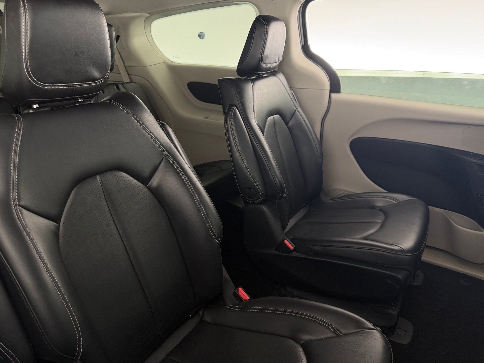 Thumbnail: 2023 Chrysler Pacifica - 5