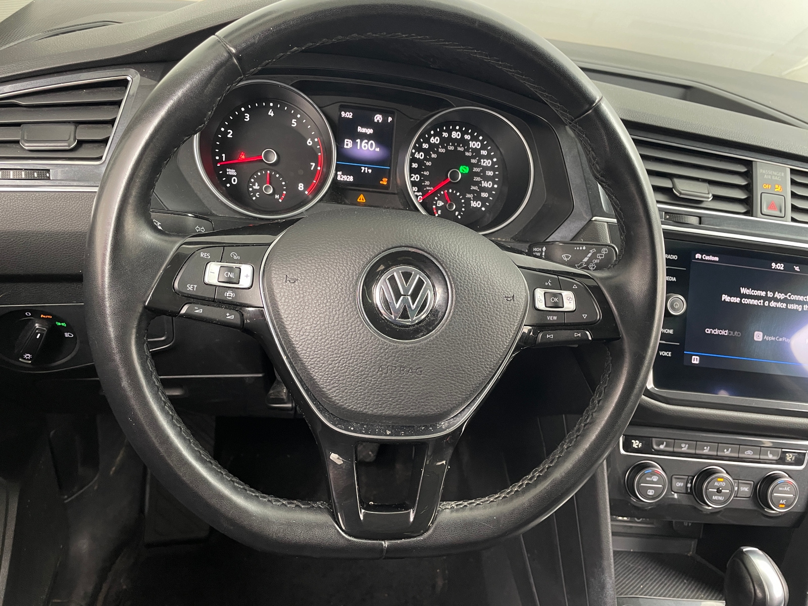 Thumbnail: 2019 Volkswagen Tiguan - 4