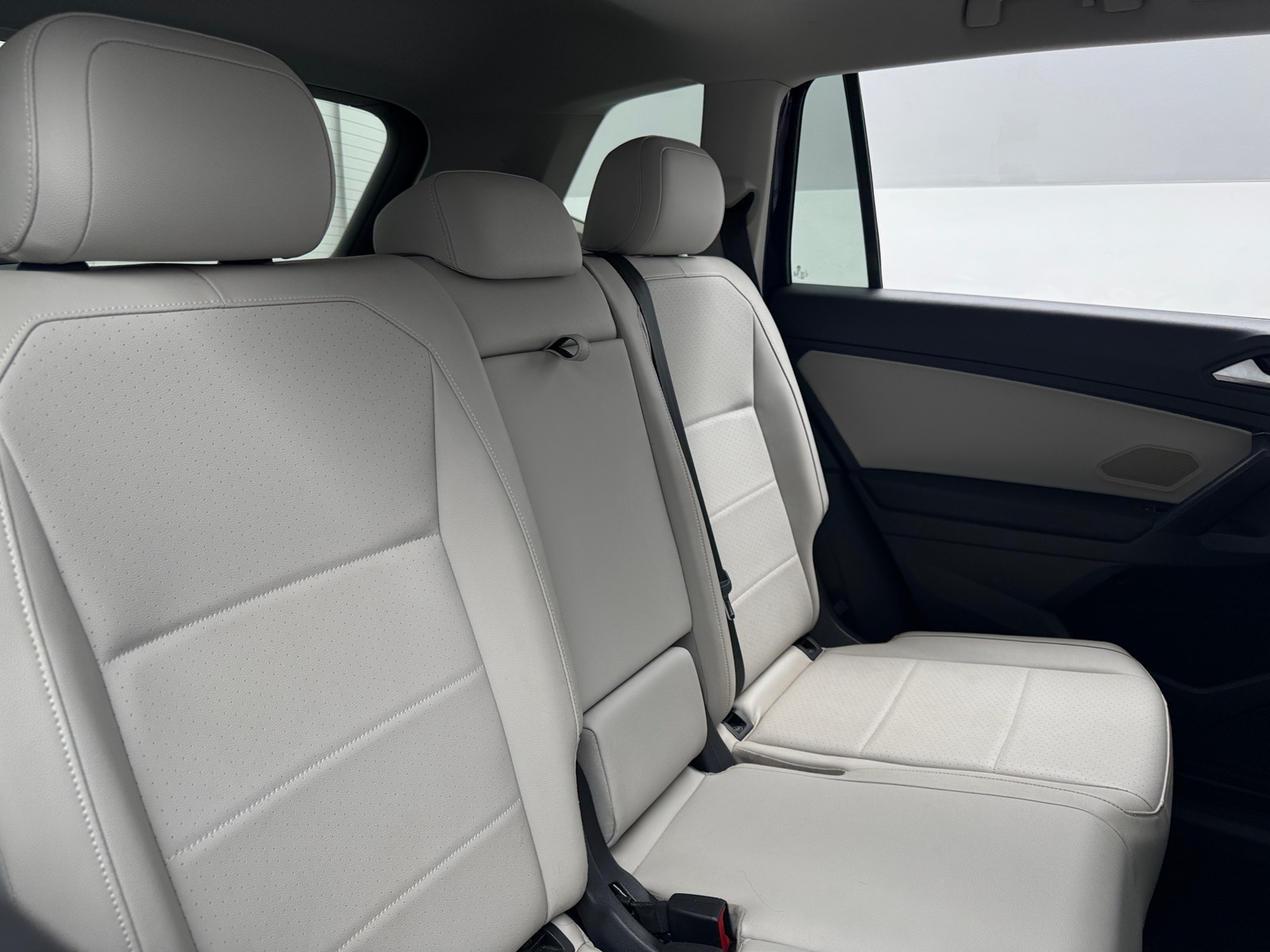 Thumbnail: 2021 Volkswagen Tiguan - 5