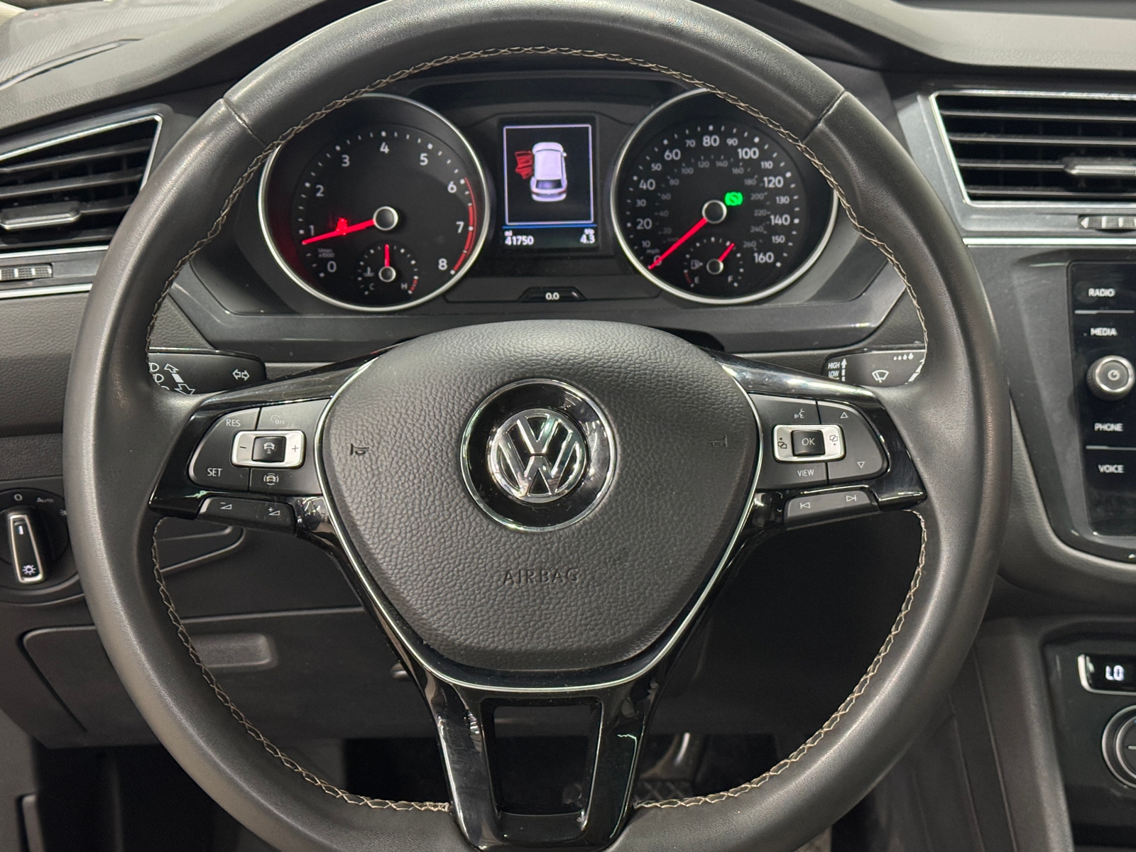 Thumbnail: 2021 Volkswagen Tiguan - 4
