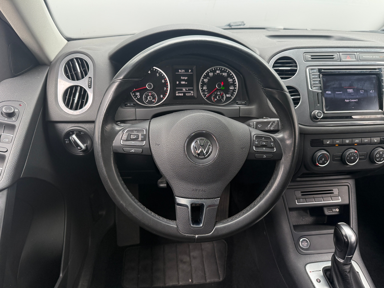 Thumbnail: 2016 Volkswagen Tiguan - 5