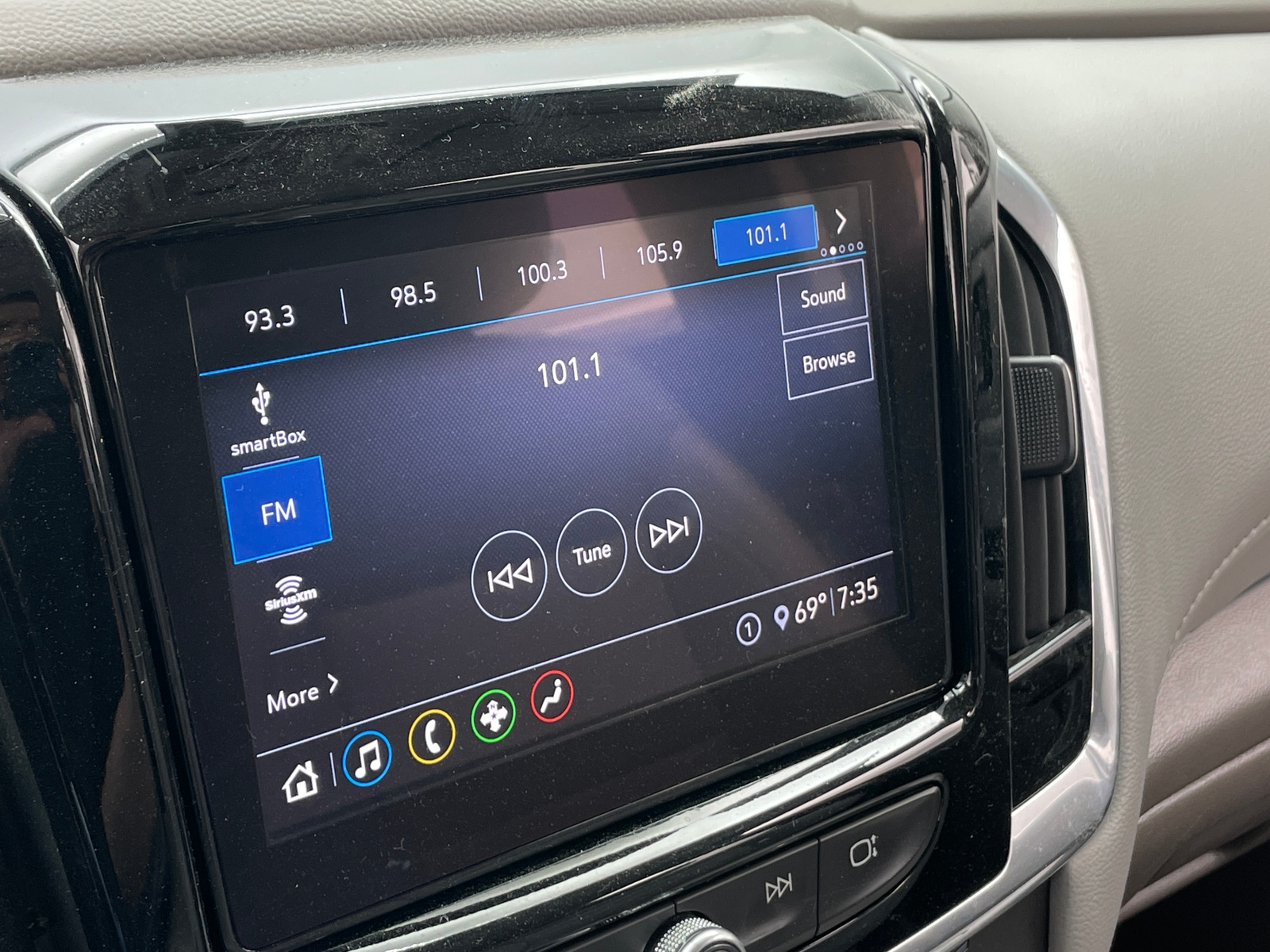 Thumbnail: 2020 Chevrolet Traverse - 3