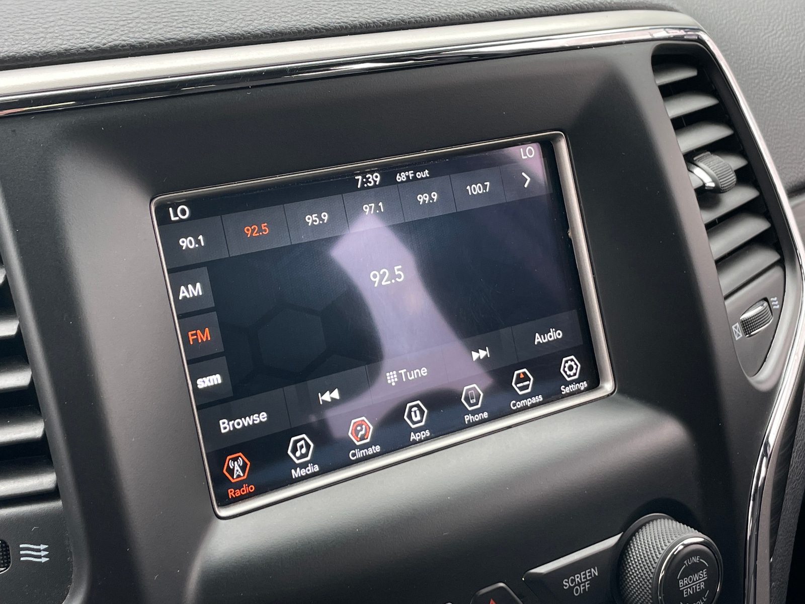 Thumbnail: 2019 Jeep Grand Cherokee - 4
