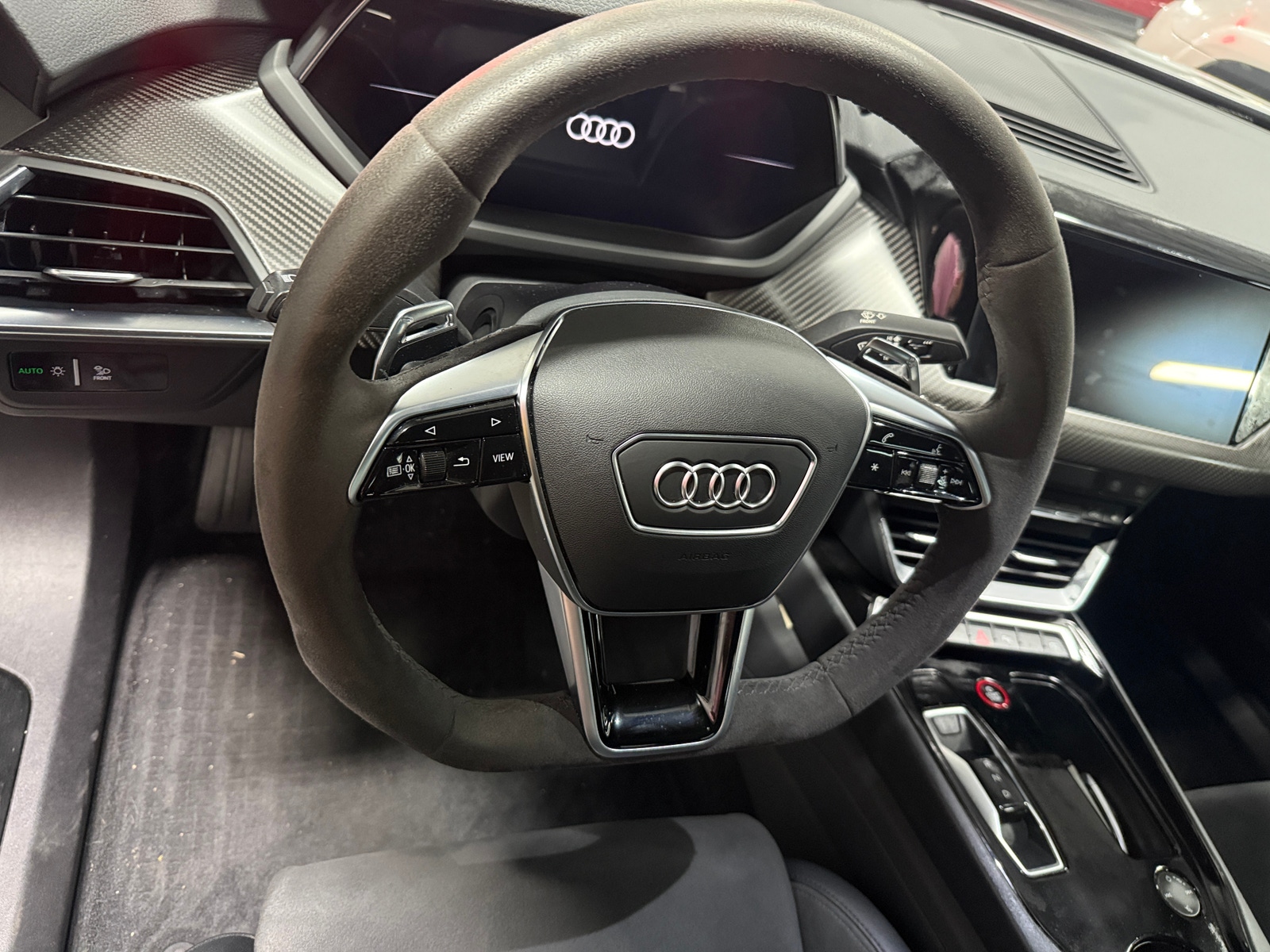 Thumbnail: 2022 Audi e-tron GT - 5