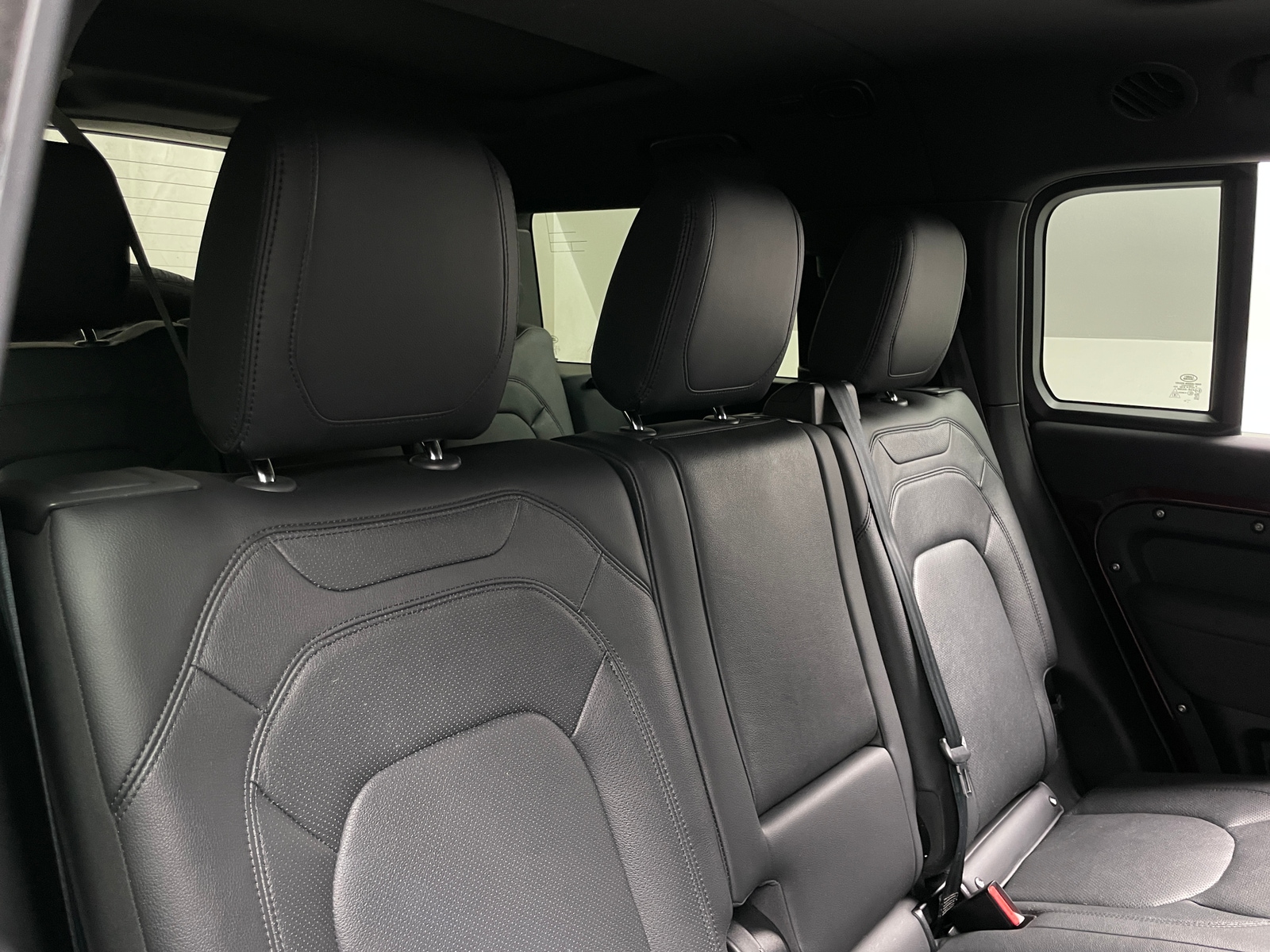Thumbnail: 2023 Land Rover Defender - 6