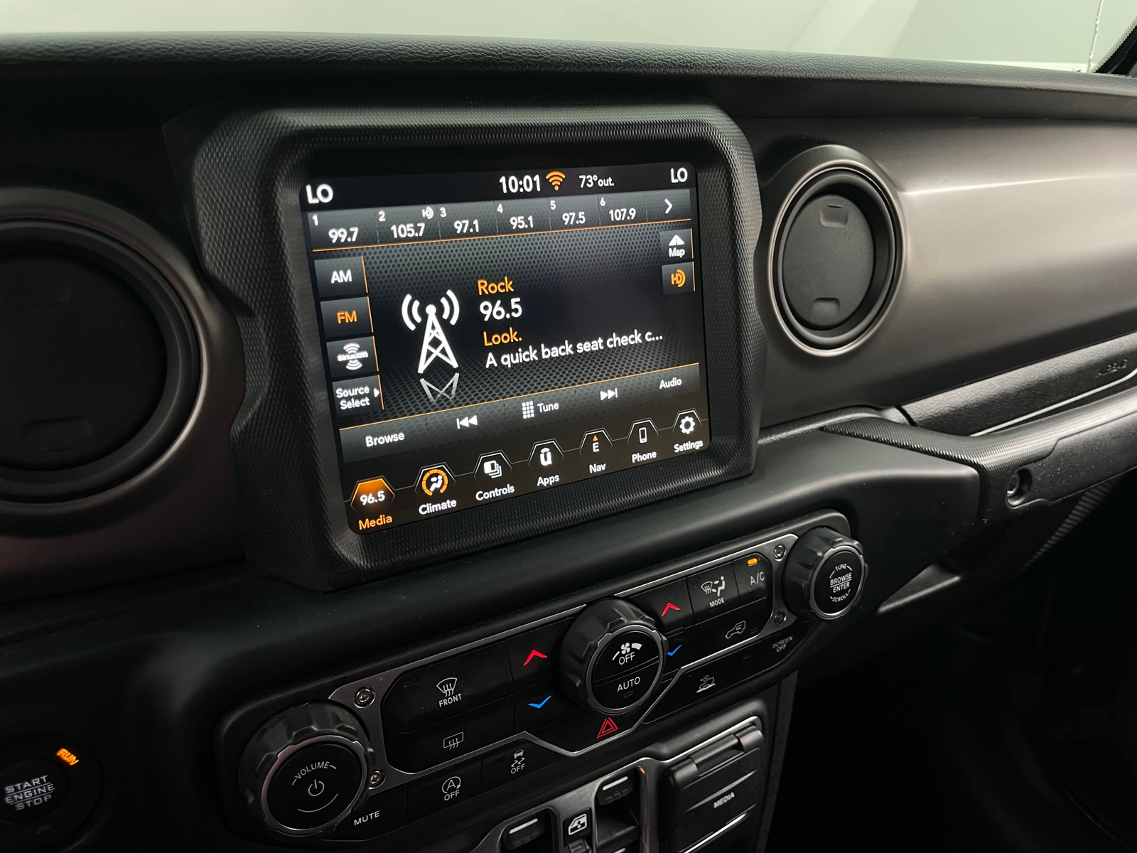 Thumbnail: 2023 Jeep Gladiator - 4