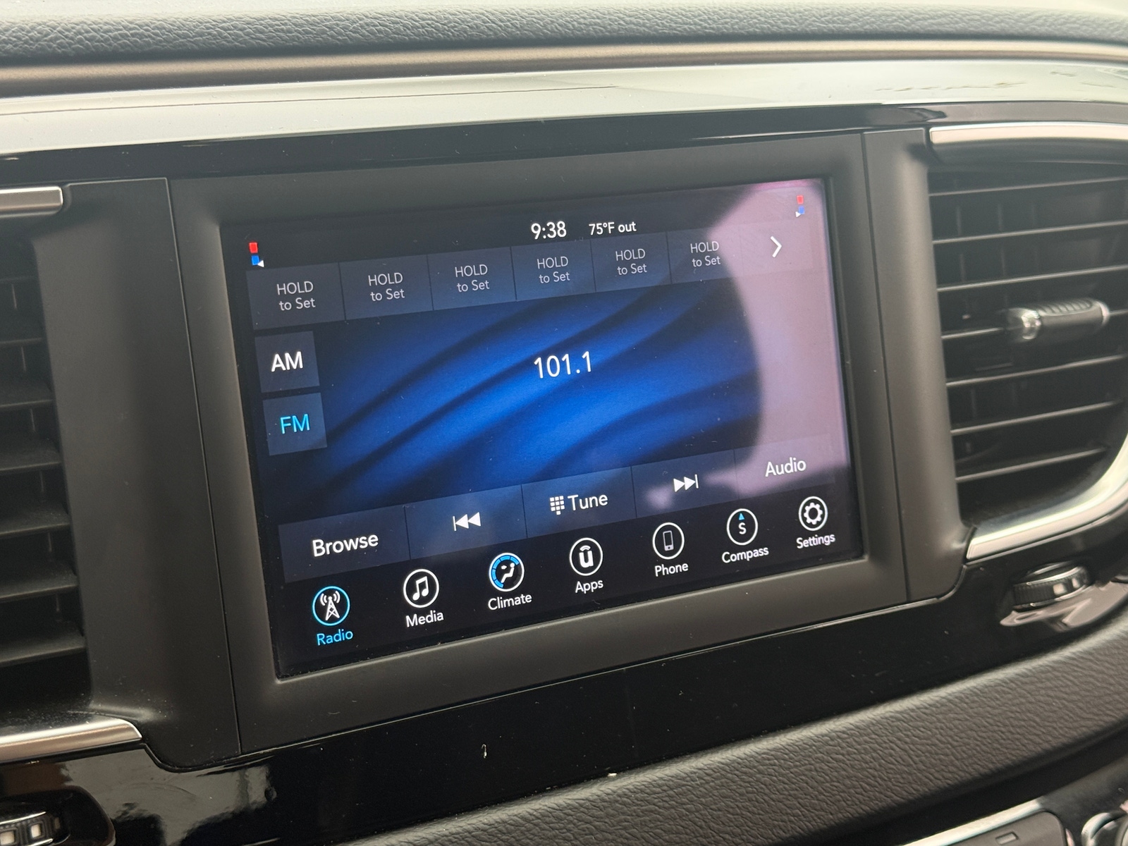 Thumbnail: 2019 Chrysler Pacifica - 4