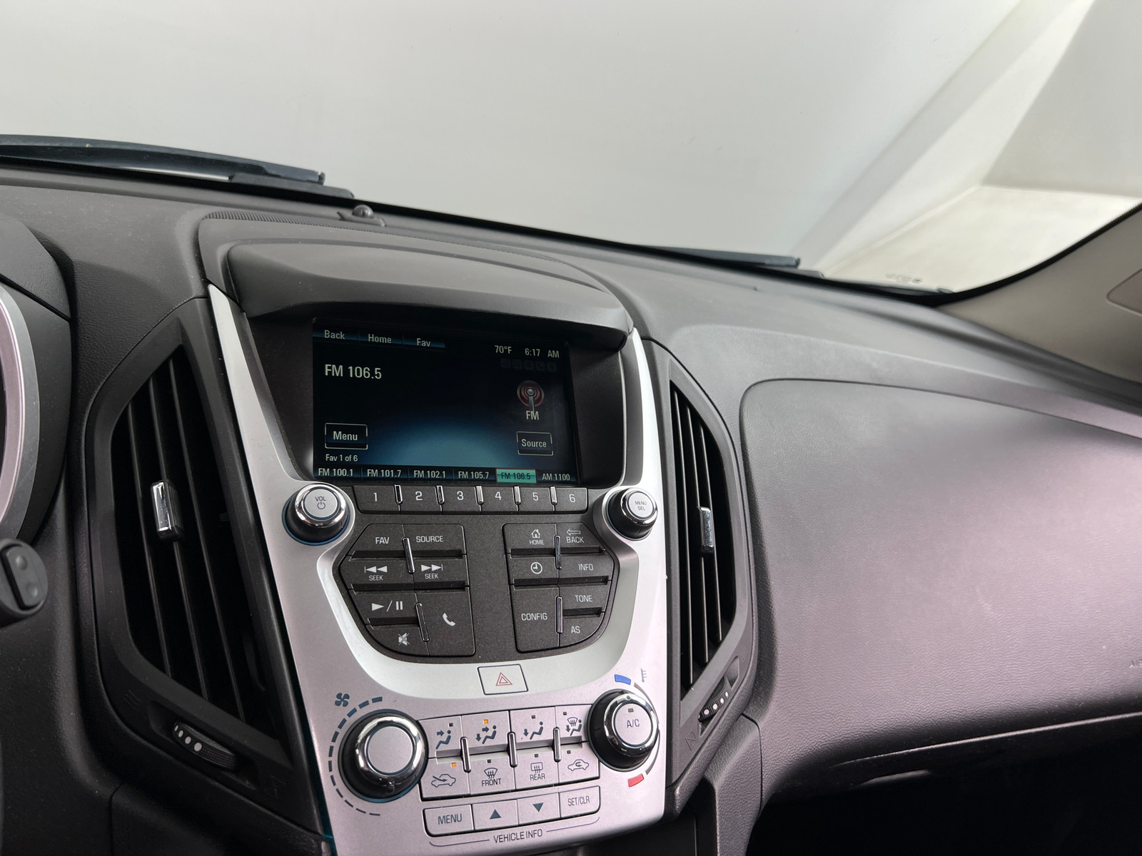 Thumbnail: 2017 Chevrolet Equinox - 4