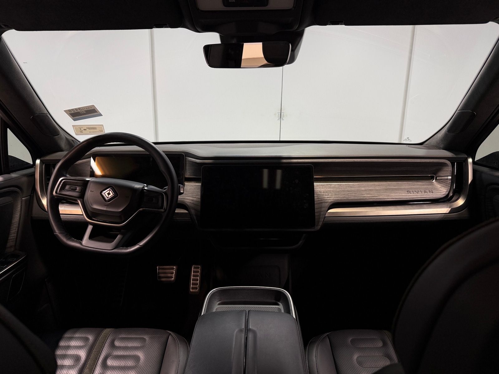 Thumbnail: 2024 Rivian R1S - 2