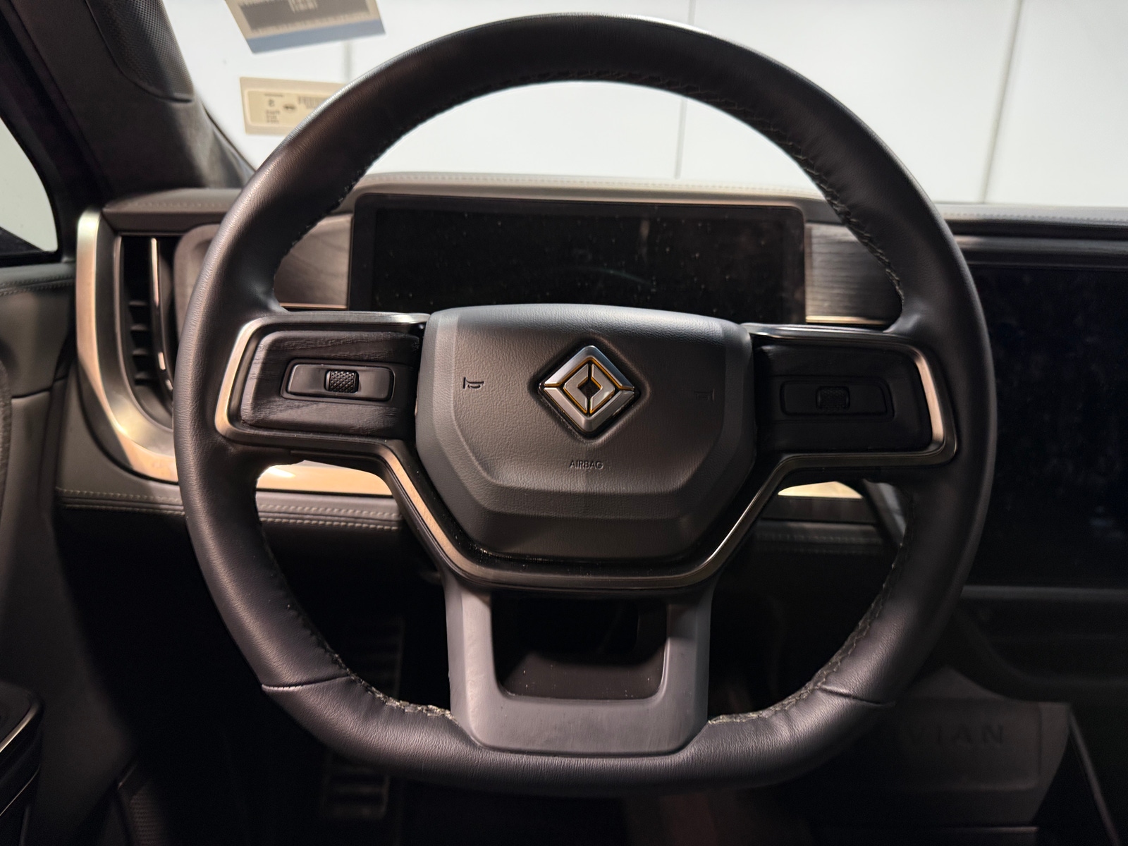 Thumbnail: 2024 Rivian R1S - 4