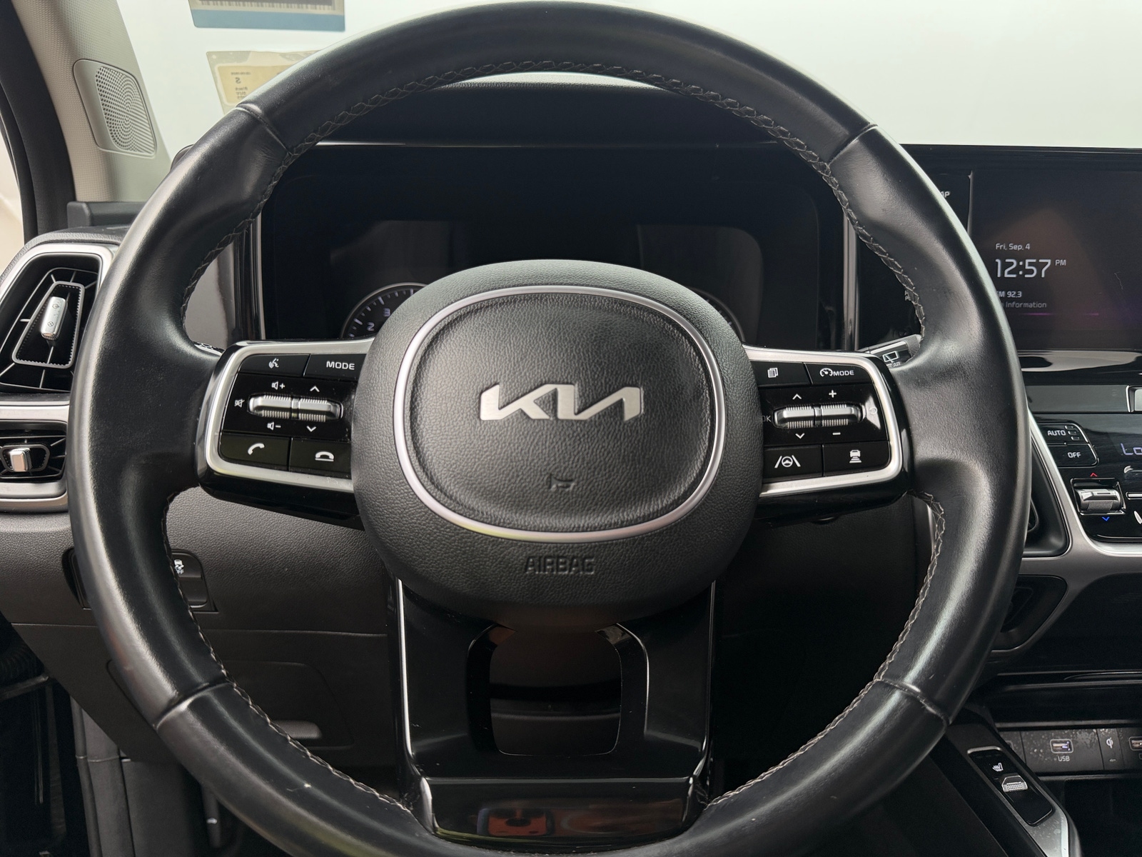 Thumbnail: 2023 Kia Sorento - 4