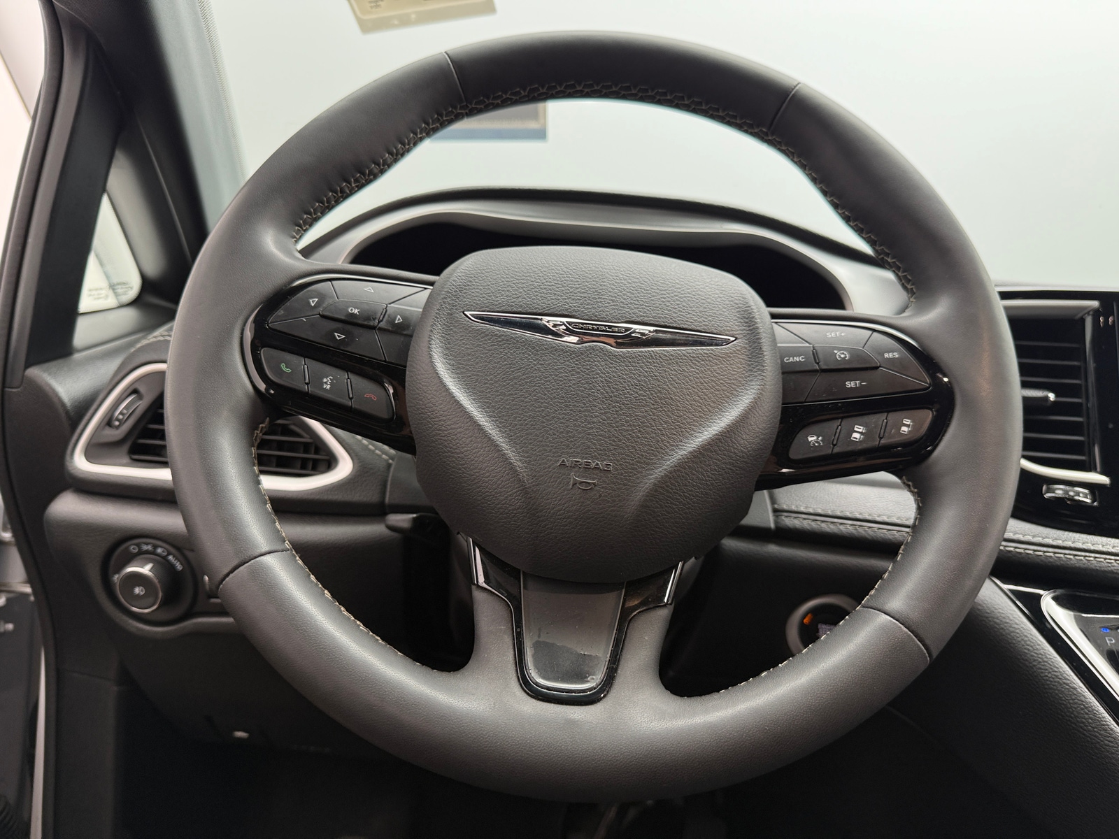 Thumbnail: 2024 Chrysler Pacifica - 4