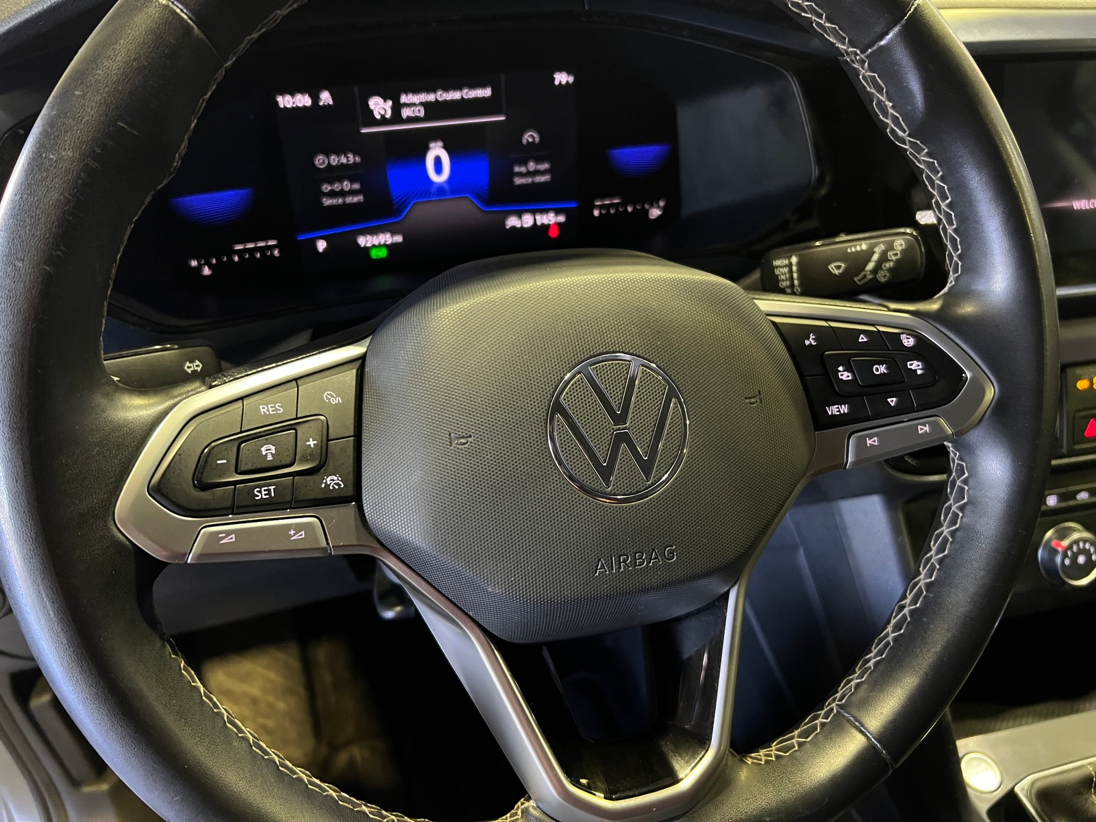 Thumbnail: 2022 Volkswagen Taos - 4