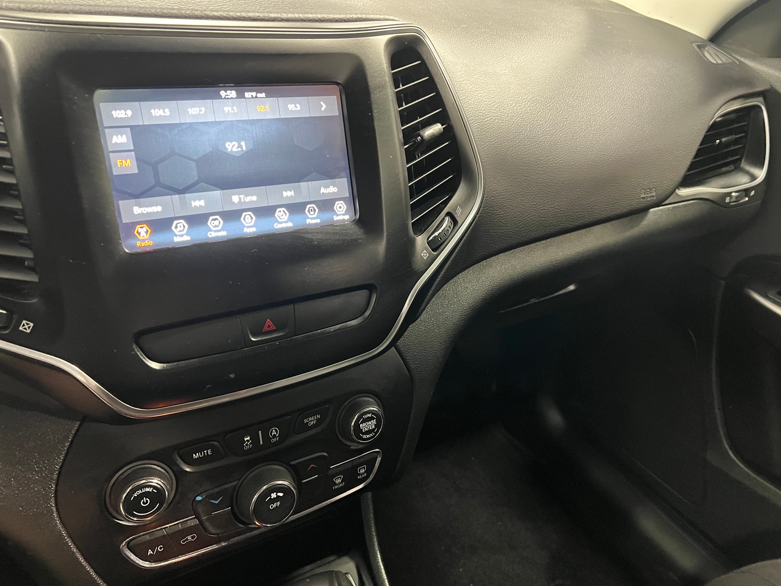 Thumbnail: 2019 Jeep Cherokee - 4