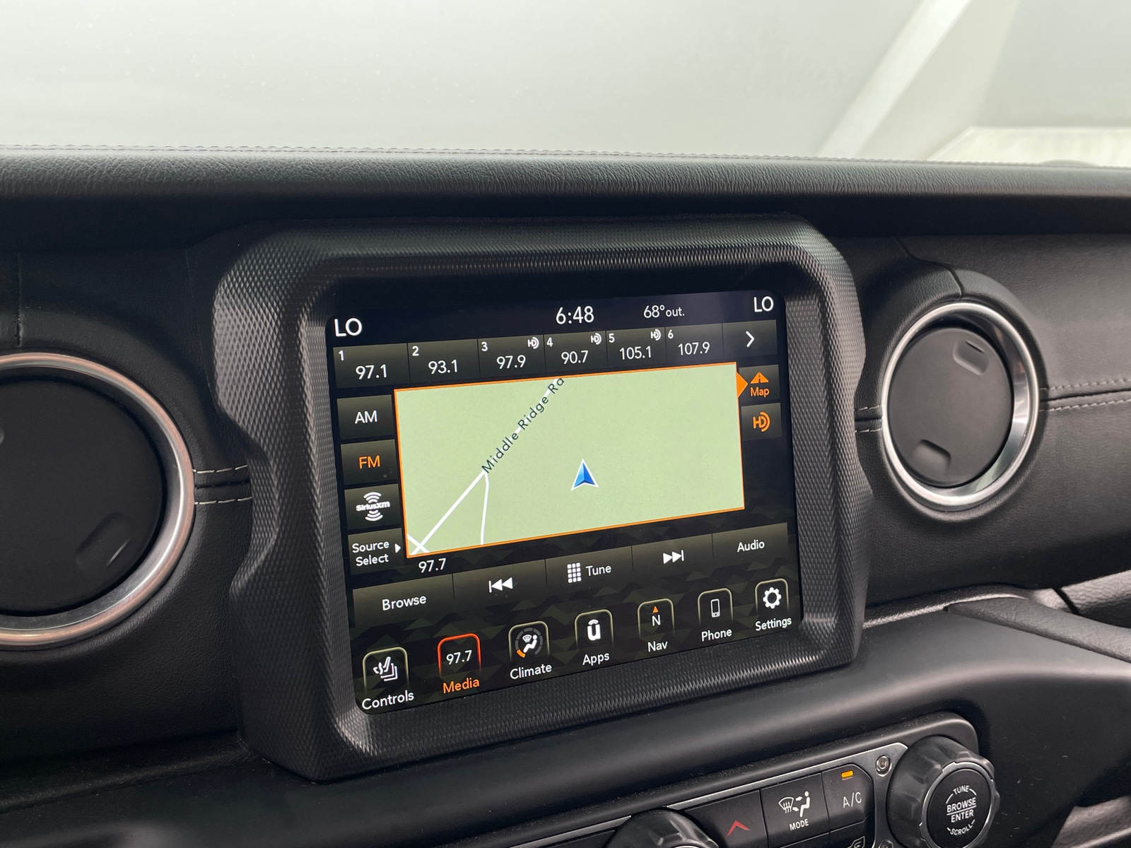 Thumbnail: 2021 Jeep Gladiator - 3
