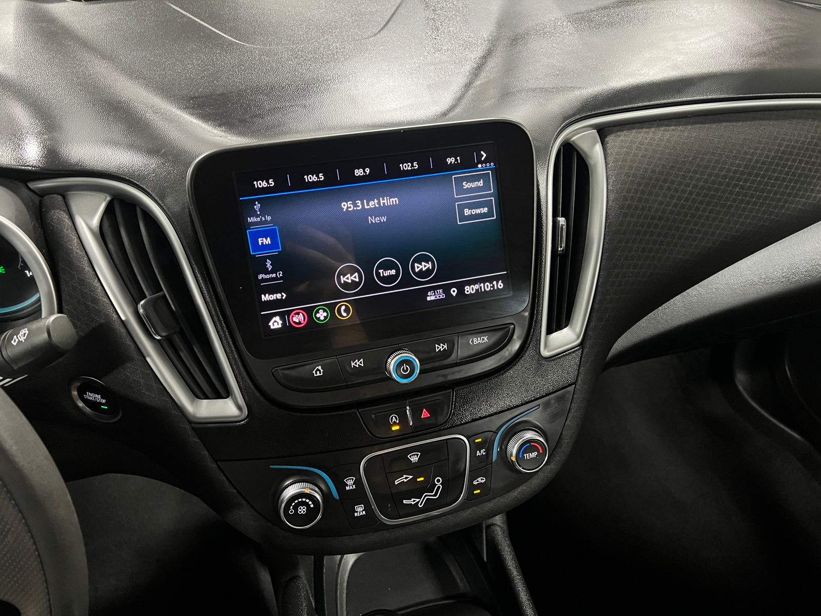 Thumbnail: 2020 Chevrolet Malibu - 4