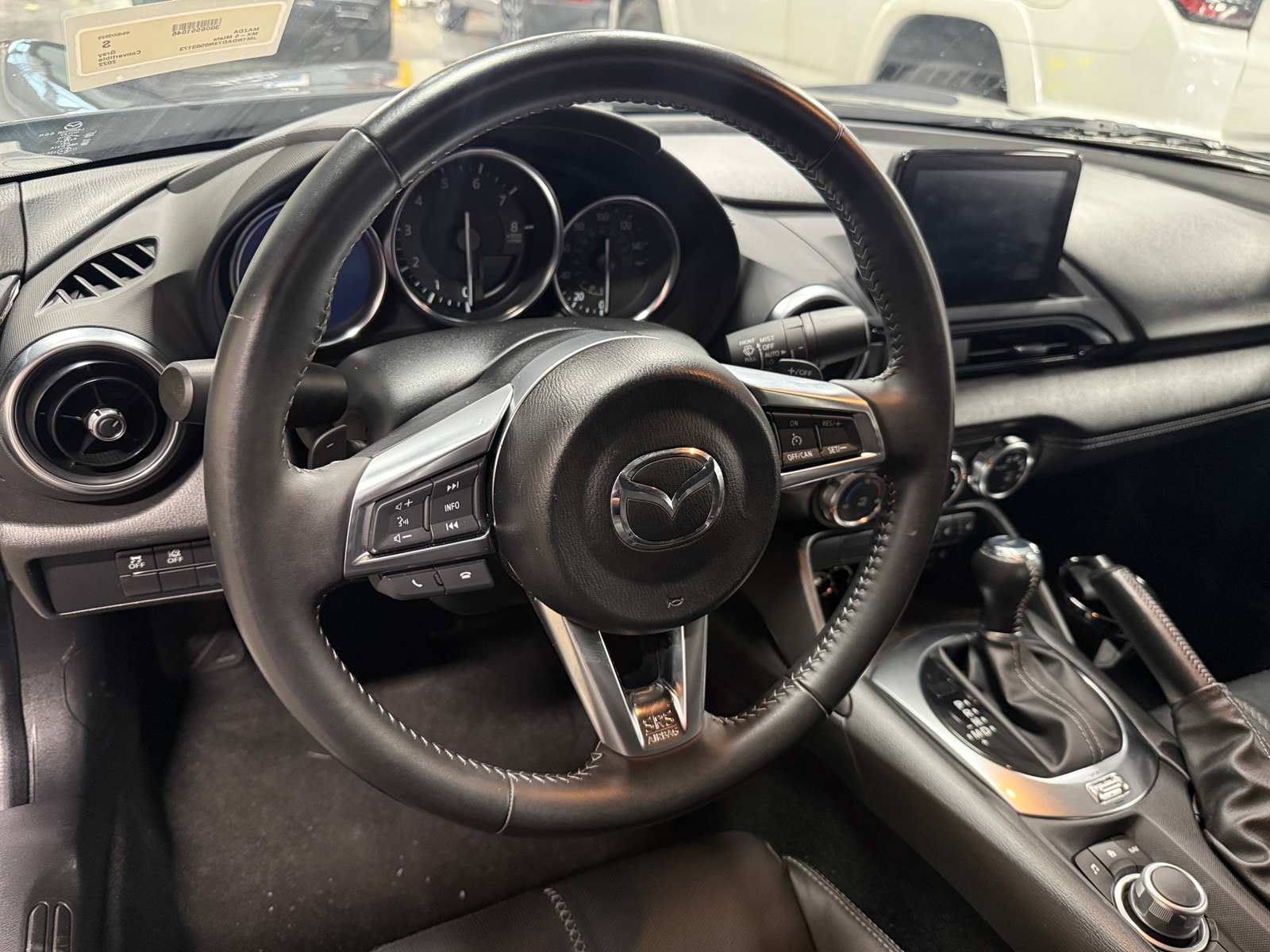 Thumbnail: 2022 Mazda MX-5 Miata - 4