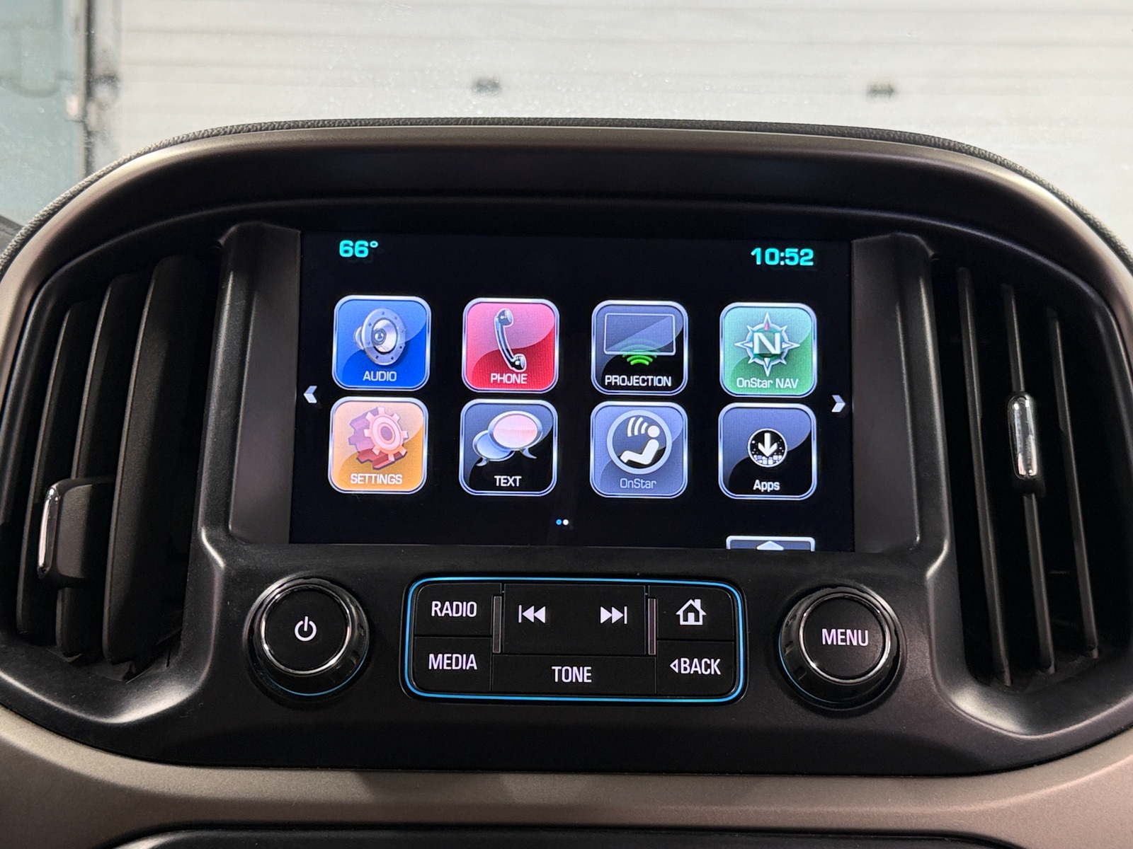 Thumbnail: 2017 Chevrolet Colorado - 3