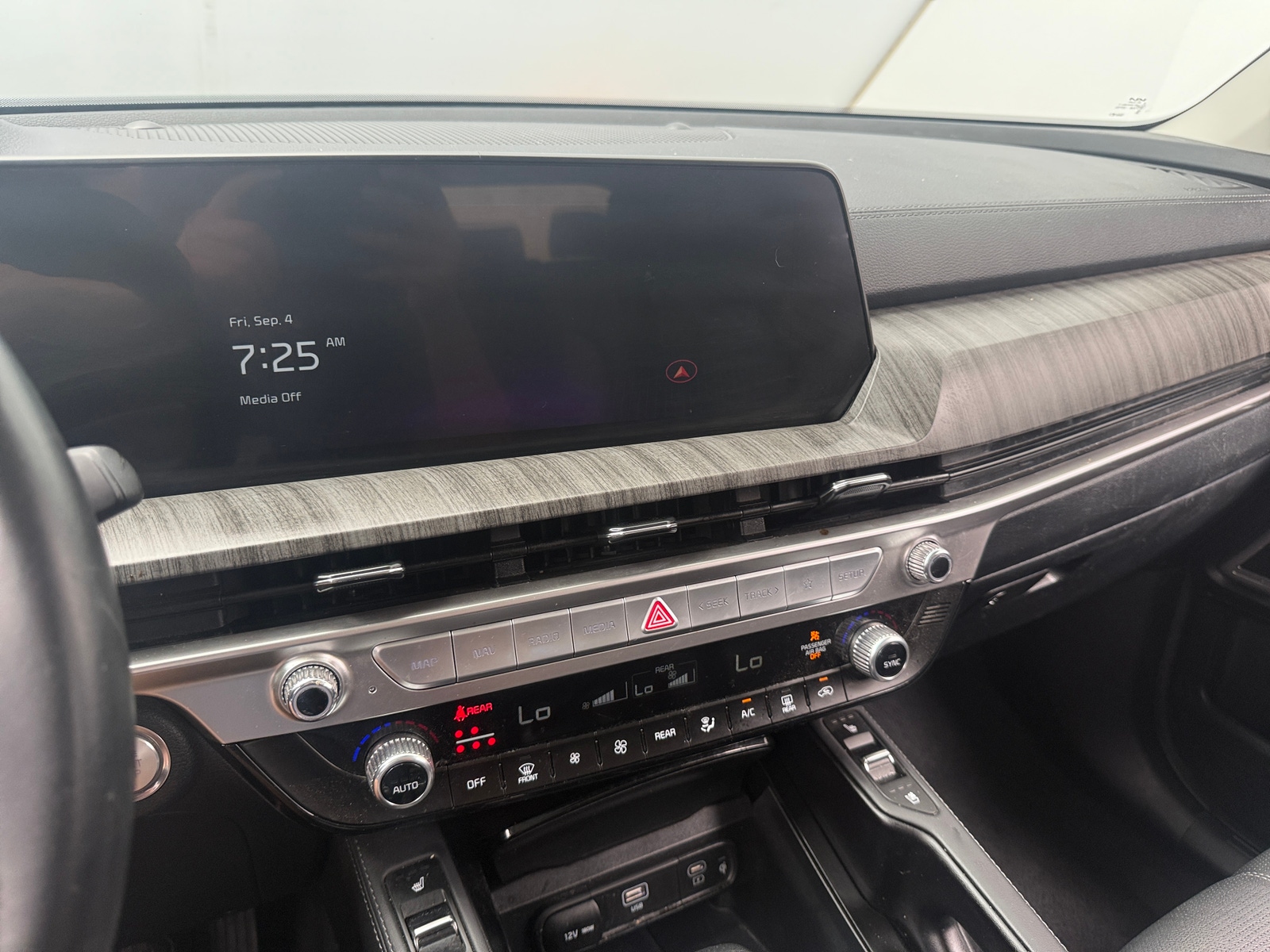 Thumbnail: 2024 Kia Telluride - 3