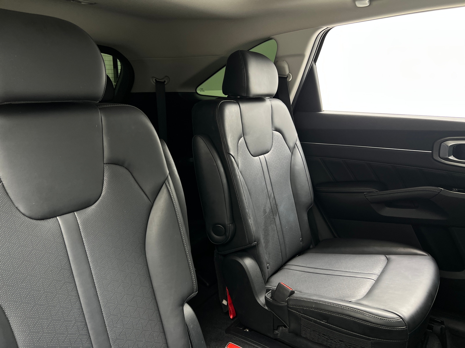 Thumbnail: 2023 Kia Sorento - 5