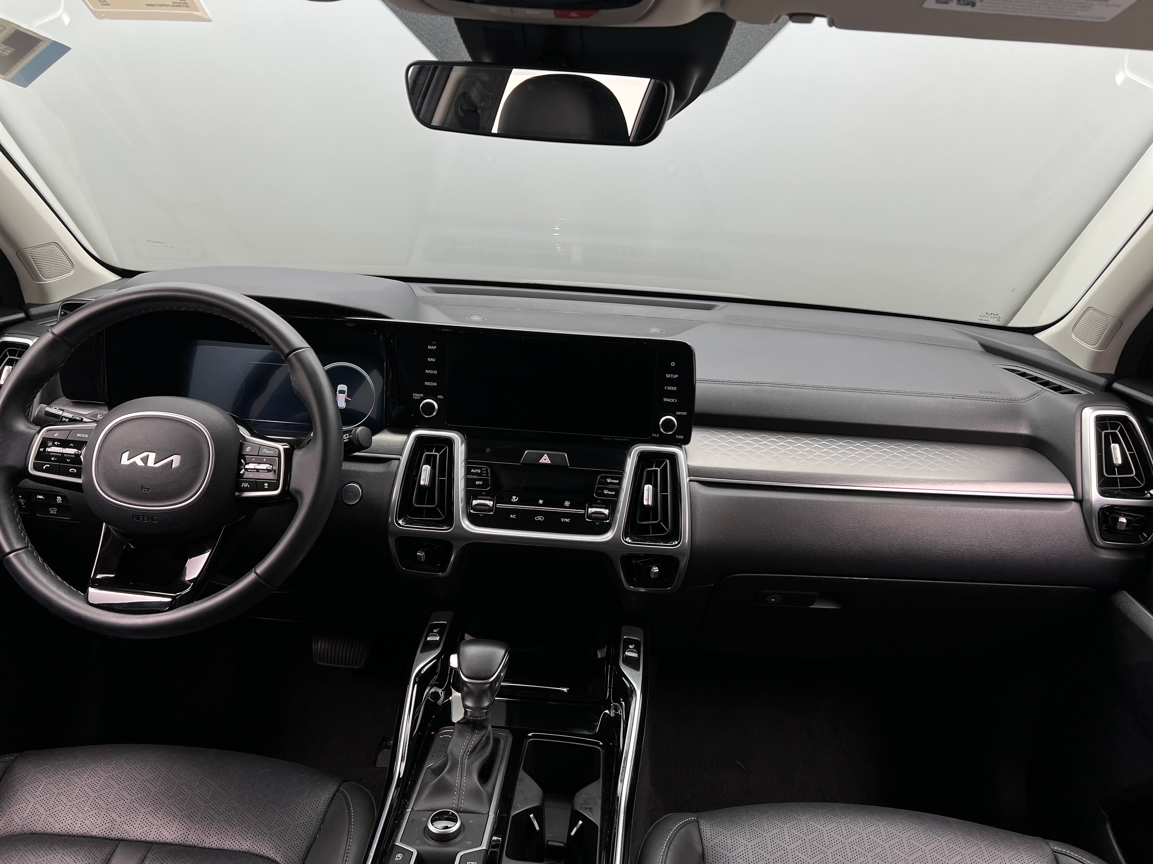 2023 Kia Sorento SX - Photo 9