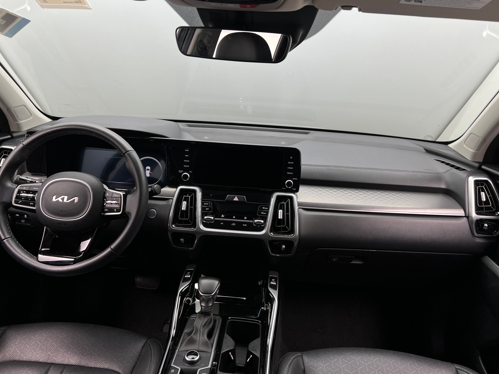 Thumbnail: 2023 Kia Sorento - 2