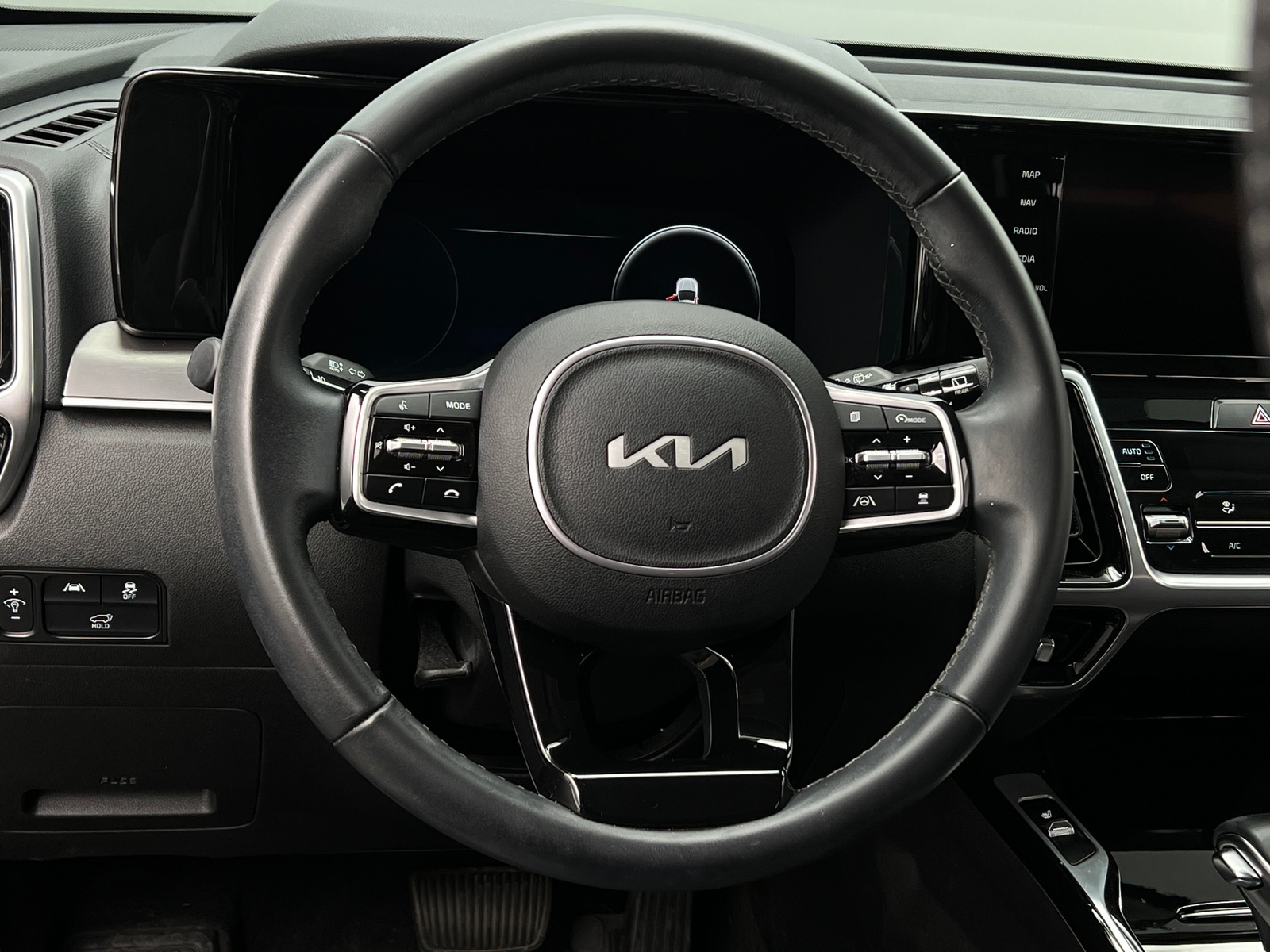 Thumbnail: 2023 Kia Sorento - 4